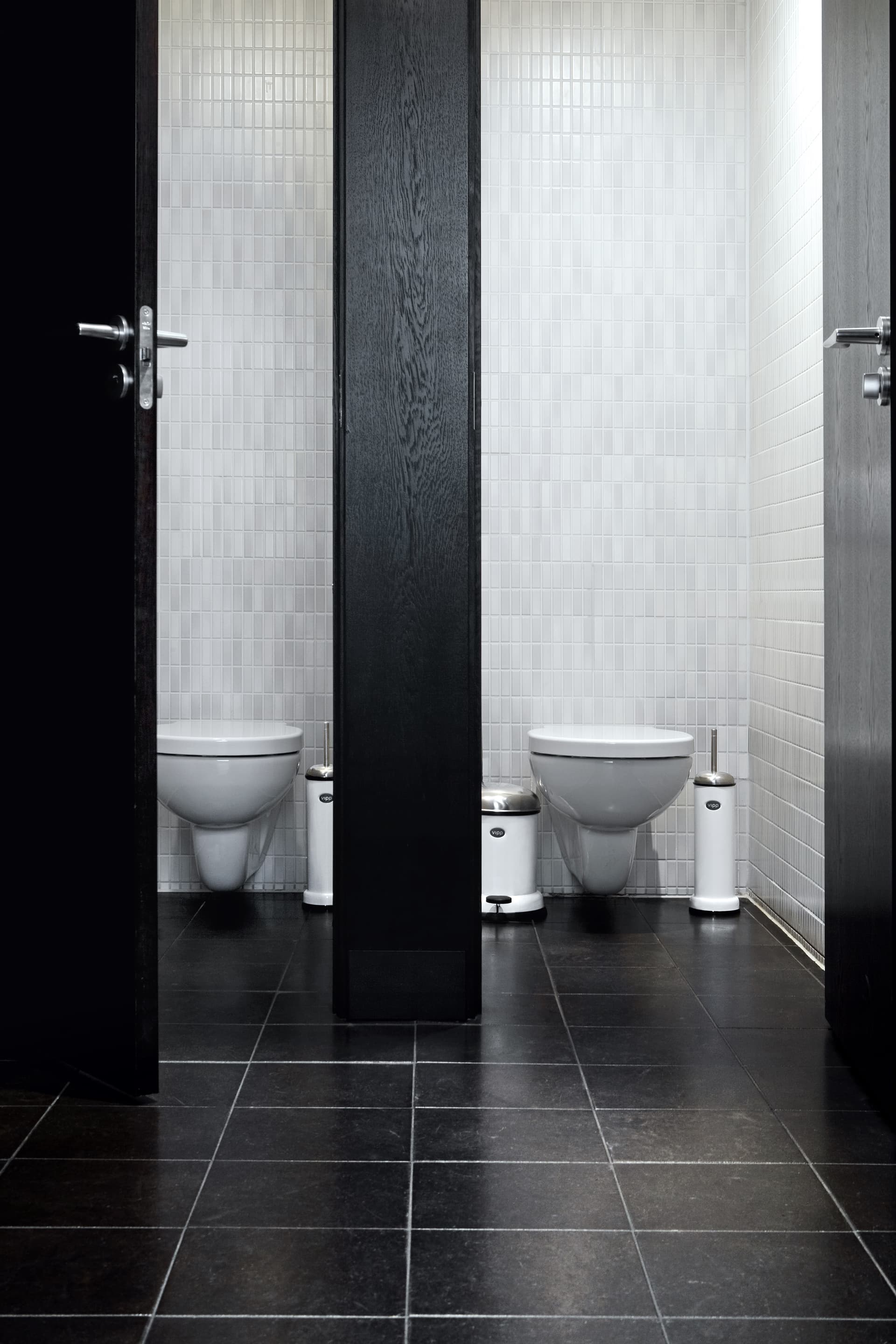 Vipp
VIPP11
Steel toilet brush — 6