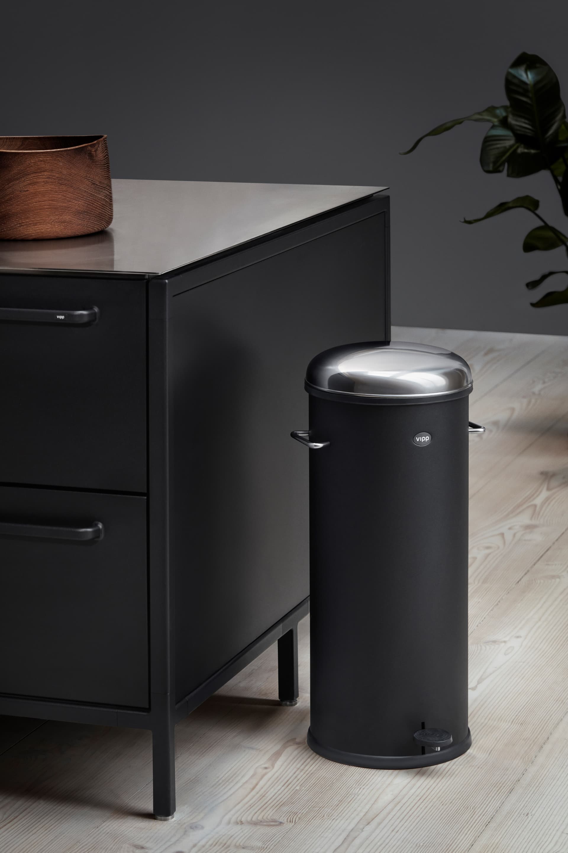 Vipp
VIPP15
Steel kitchen bin — 16
