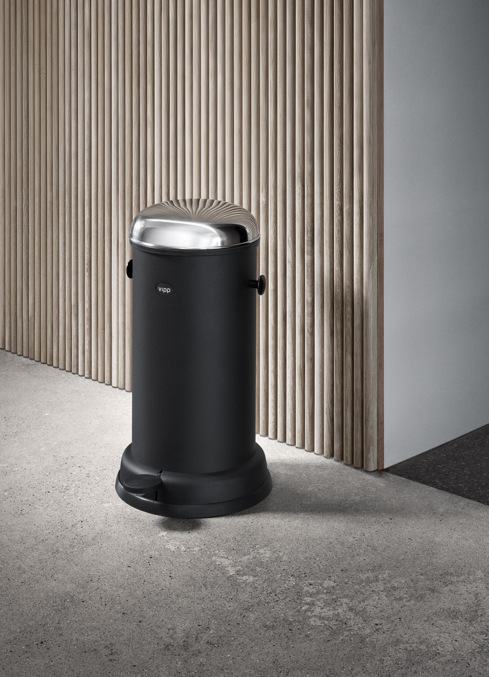 Vipp
VIPP15
Steel kitchen bin — 9