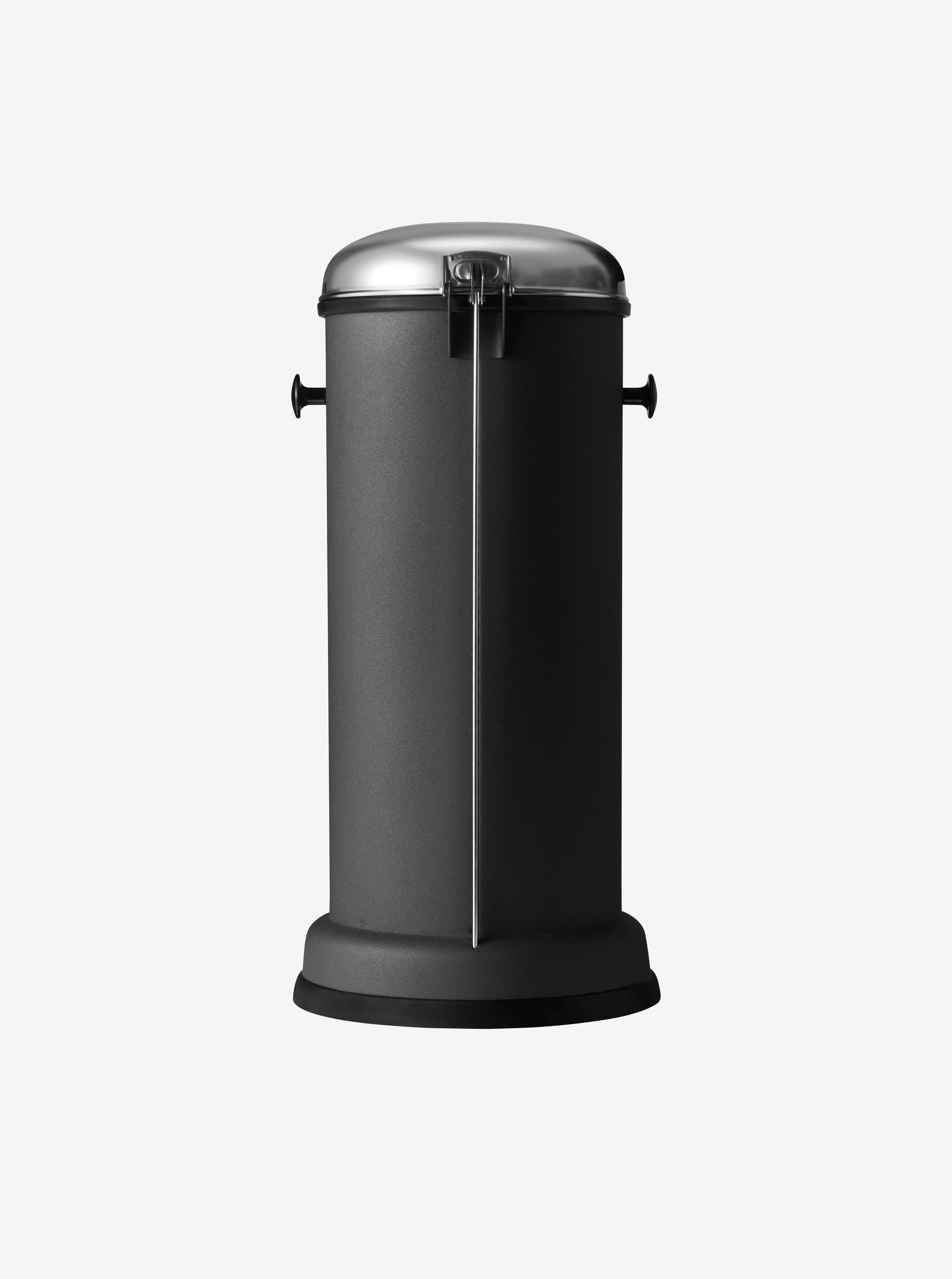 Vipp
VIPP16
Steel kitchen bin — 12