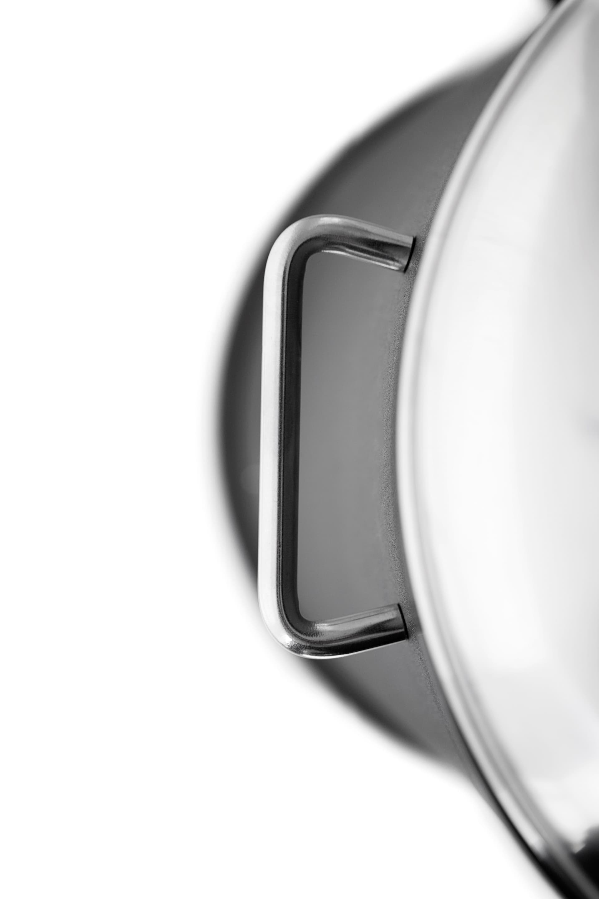 Vipp
VIPP17
Steel kitchen bin — 12