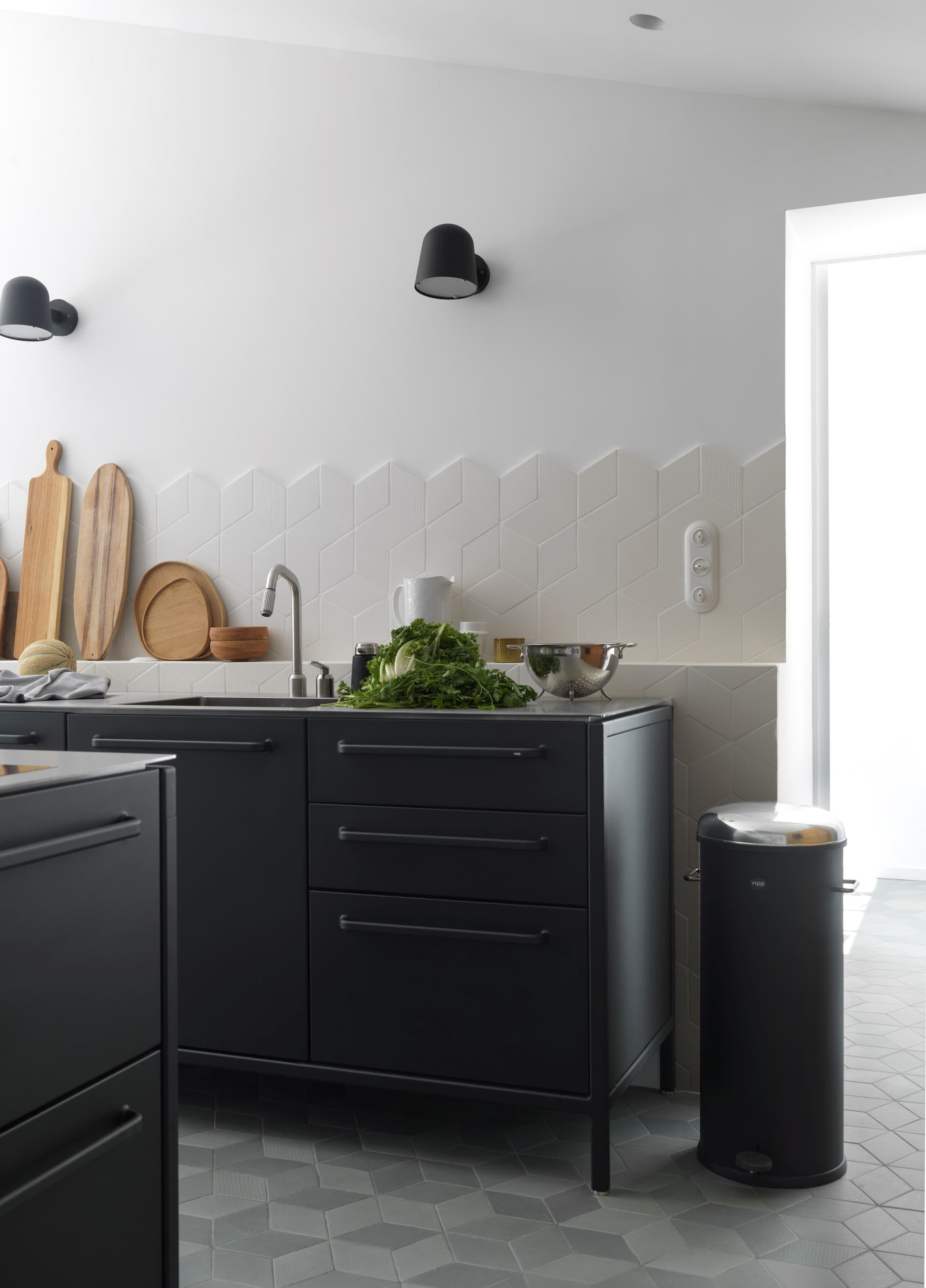 Vipp
VIPP17
Steel kitchen bin — 16