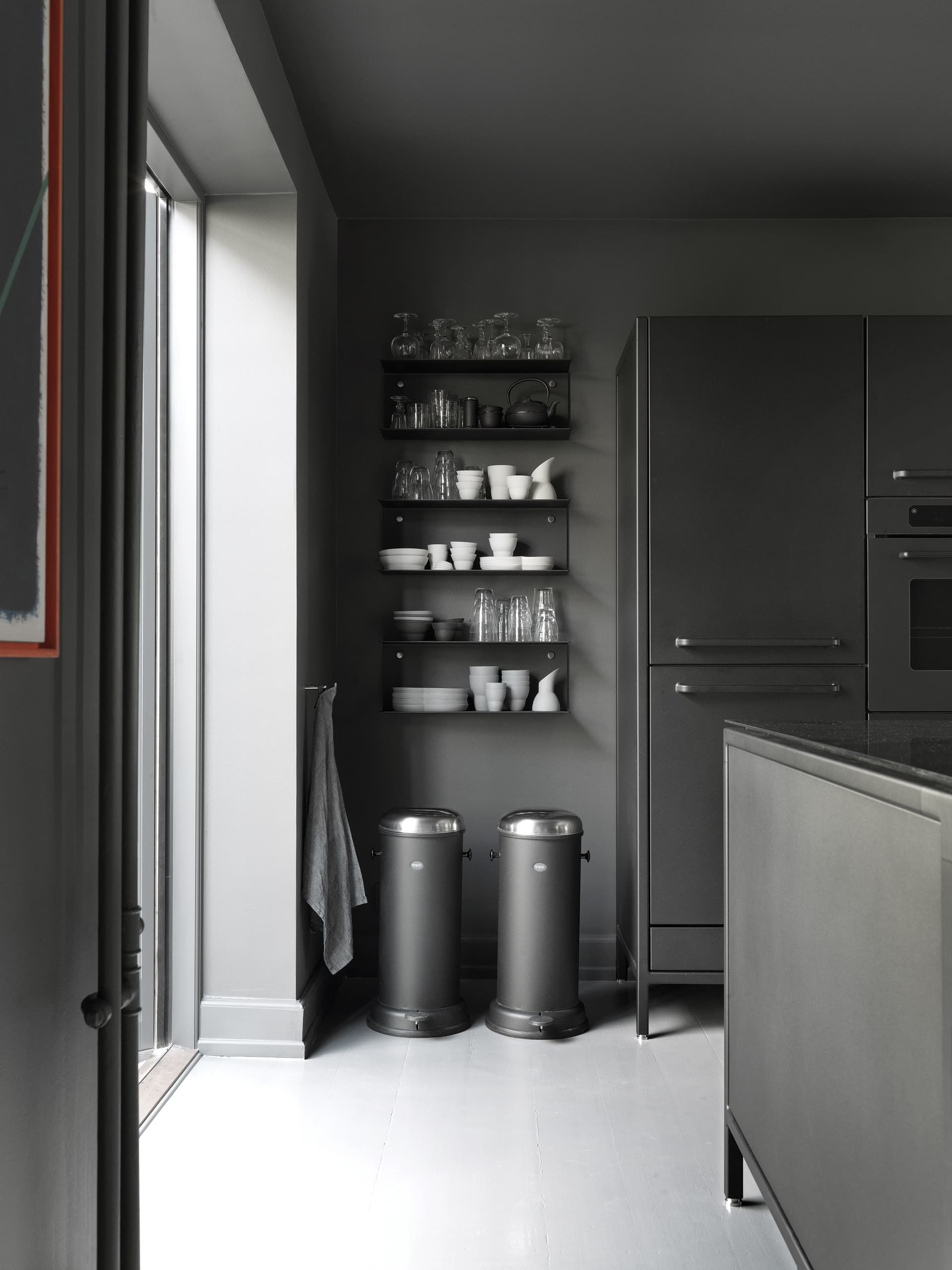 Vipp
VIPP17
Steel kitchen bin — 10