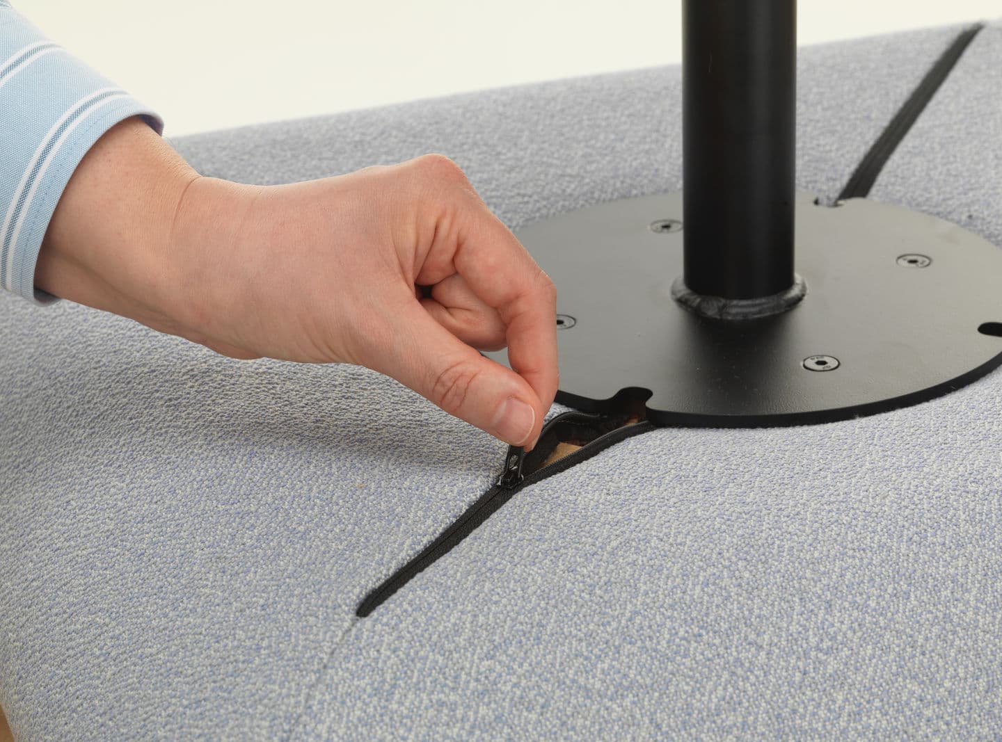 Vitra
BASCULE
Fabric footstool — 7