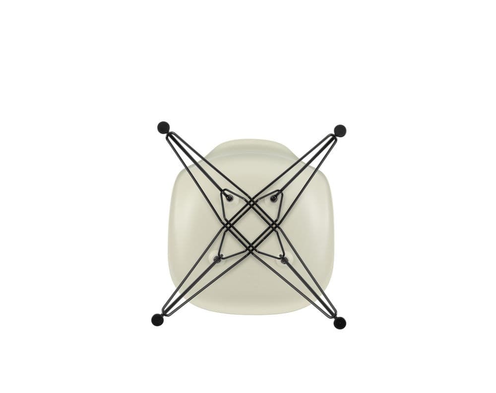 Vitra
DSR
Polypropylene chair — 126