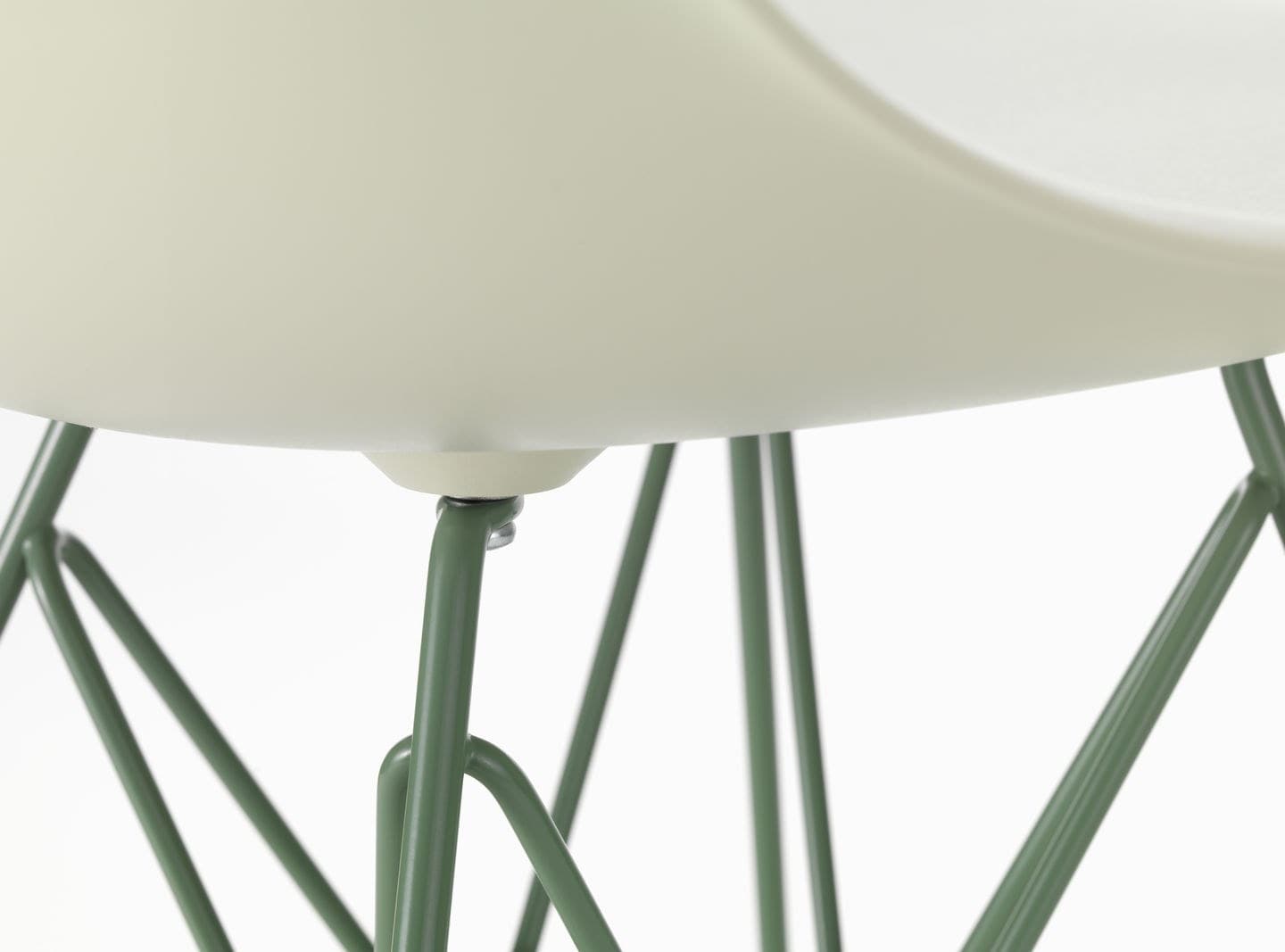 Vitra
DSR
Polypropylene chair — 61
