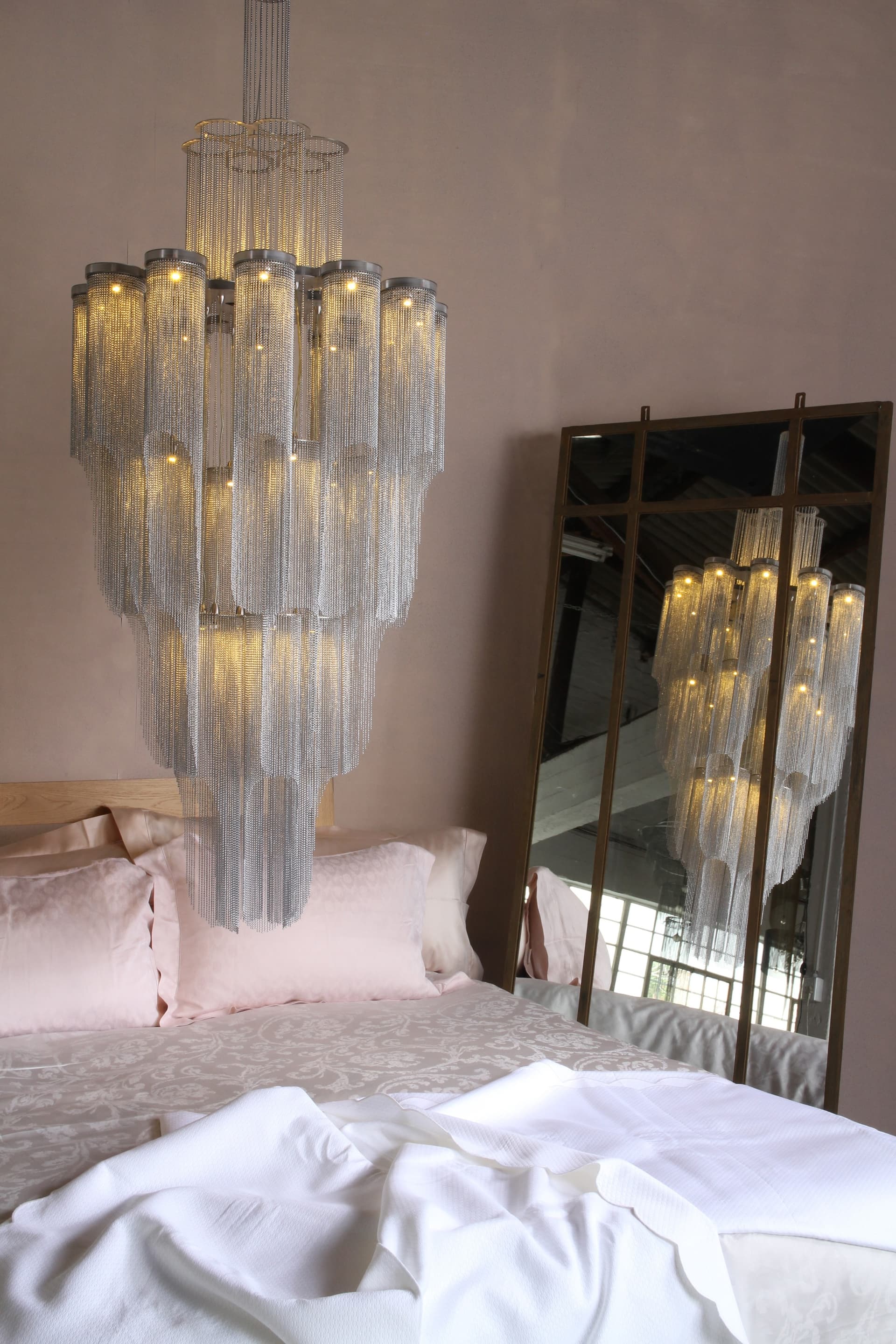 Willowlamp
WINDCHIME
Chandelier — 11