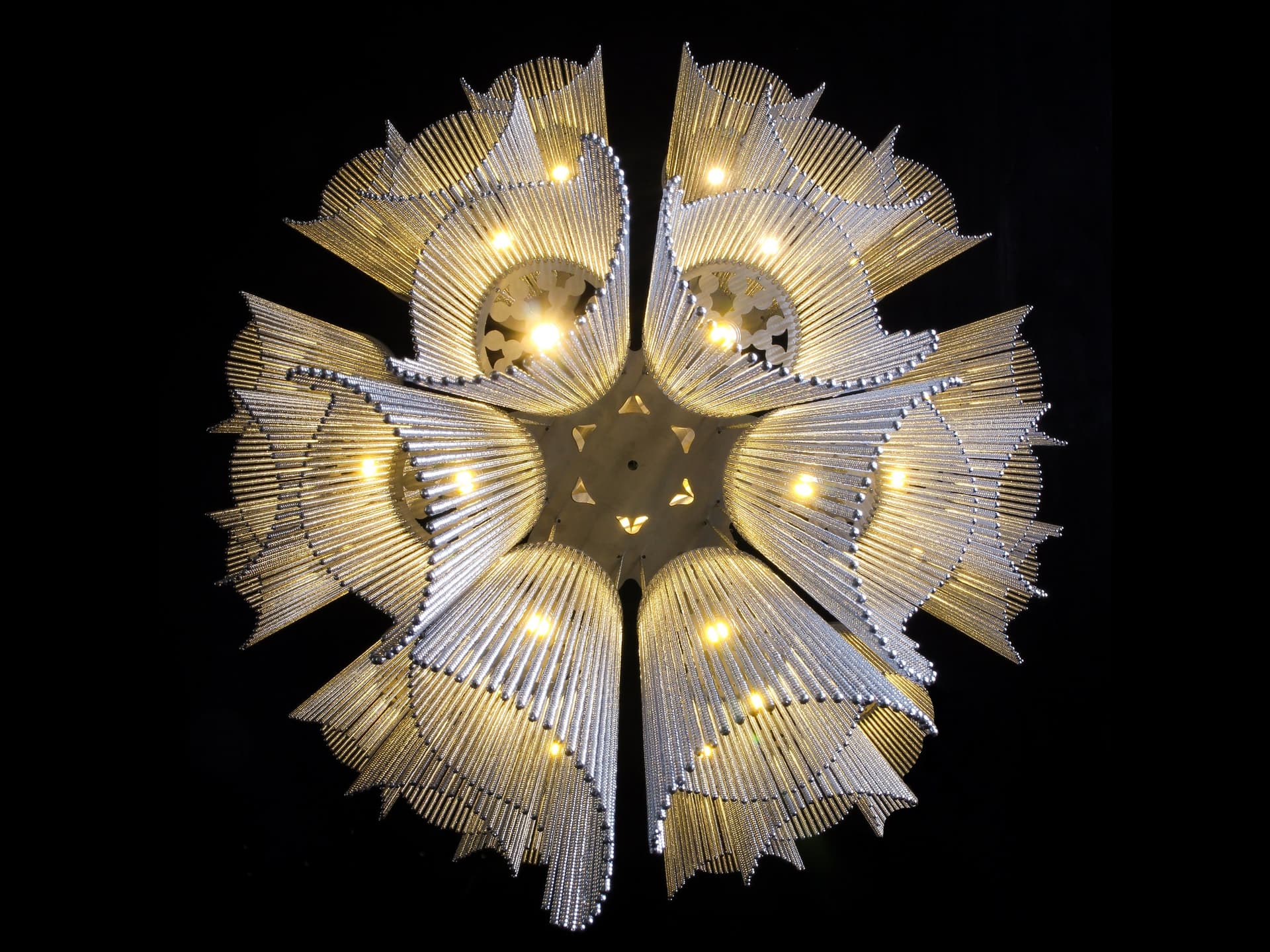 Willowlamp
WINDCHIME
Chandelier — 8