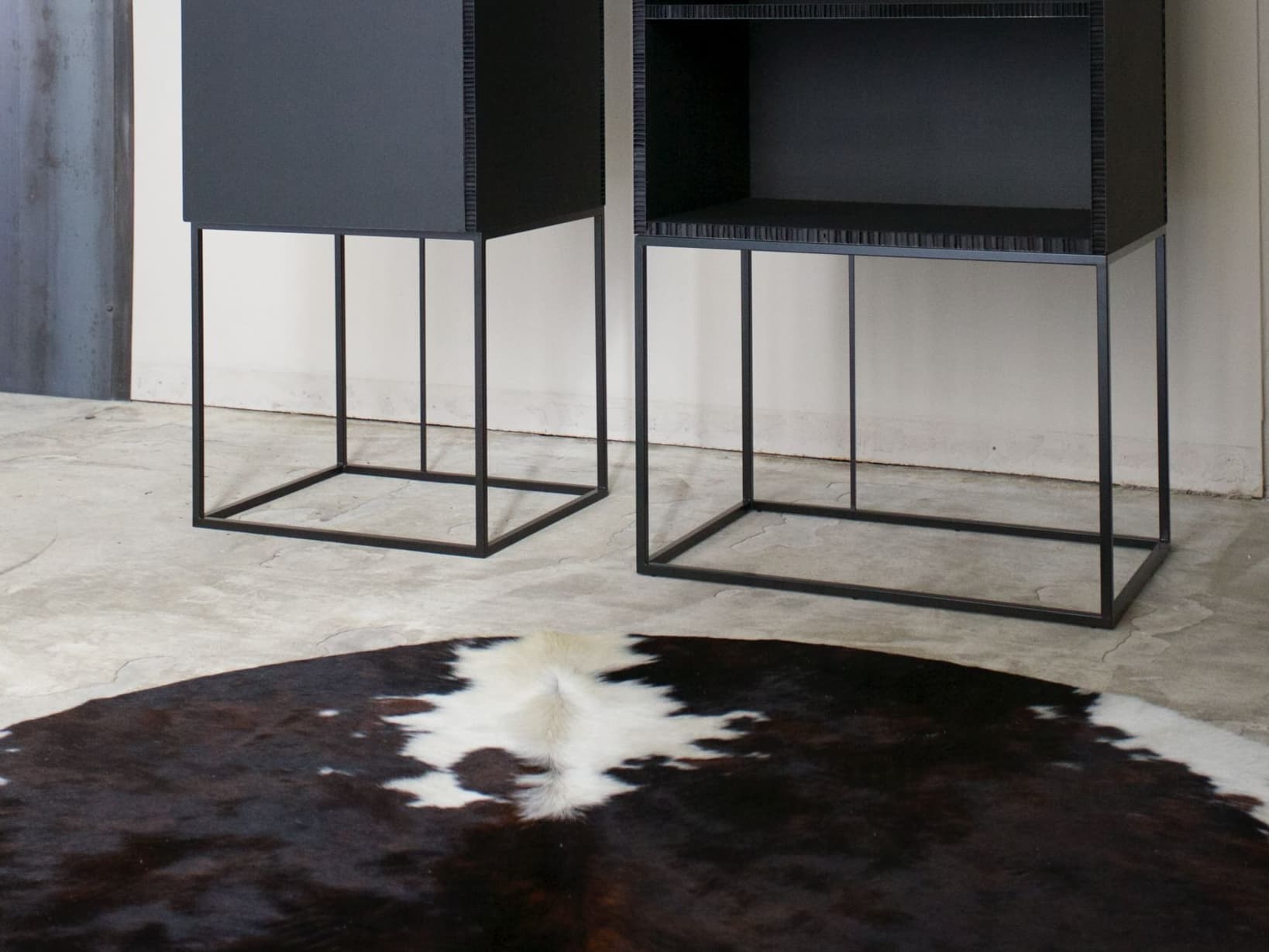 XAM
Rug
Round cowhide rug — 1
