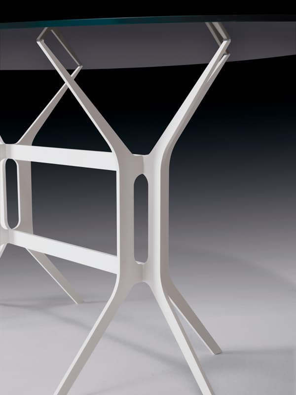 YDF
ARABESQUE
Oval metal table — 5
