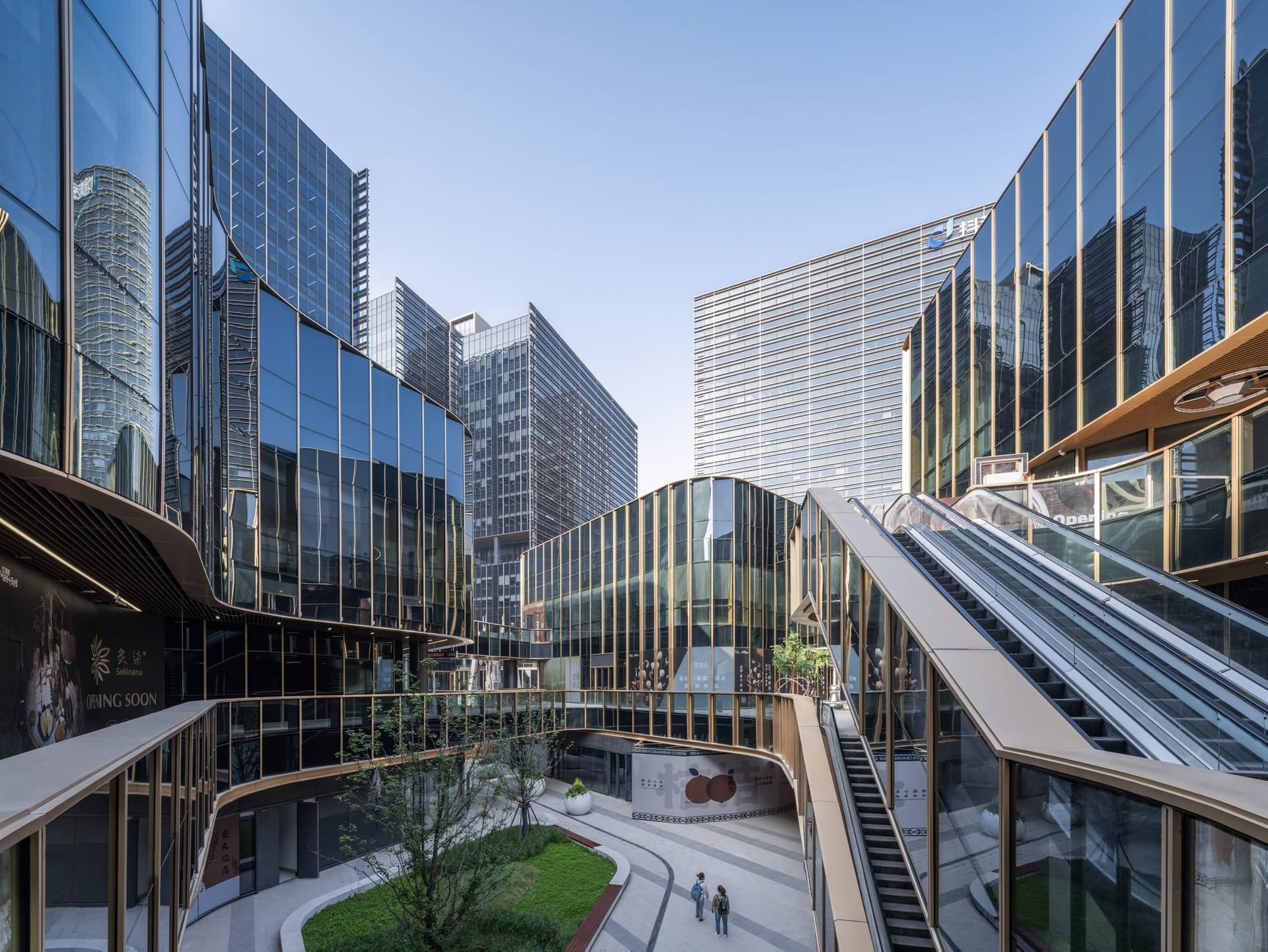 Архитекторы von Gerkan, Marg and Partners (gmp Architects) завершили офисный кампус в северной части Шанхая. Он расположен в районе Цзянвань-Нью-Таун (Jiangwan New Town) в районе Янпу, с коммерческим кварталом Уцзяочан (Wujiaochang) на юге и зелеными насаждениями университетского городка на севере. Архитекторы von Gerkan, Marg and Partners (gmp Architects) завершили офисный кампус в северной части Шанхая. Он расположен в районе Цзянвань-Нью-Таун (Jiangwan New Town) в районе Янпу, с коммерческим кварталом Уцзяочан (Wujiaochang) на юге и зелеными насаждениями университетского городка на севере.