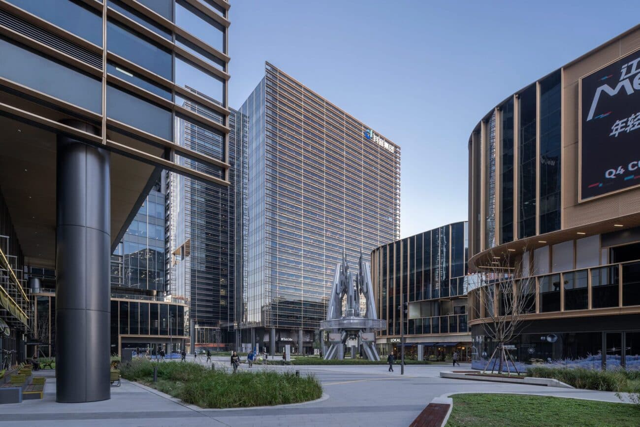 Архитекторы von Gerkan, Marg and Partners (gmp Architects) завершили офисный кампус в северной части Шанхая. Он расположен в районе Цзянвань-Нью-Таун (Jiangwan New Town) в районе Янпу, с коммерческим кварталом Уцзяочан (Wujiaochang) на юге и зелеными насаждениями университетского городка на севере. Архитекторы von Gerkan, Marg and Partners (gmp Architects) завершили офисный кампус в северной части Шанхая. Он расположен в районе Цзянвань-Нью-Таун (Jiangwan New Town) в районе Янпу, с коммерческим кварталом Уцзяочан (Wujiaochang) на юге и зелеными насаждениями университетского городка на севере.