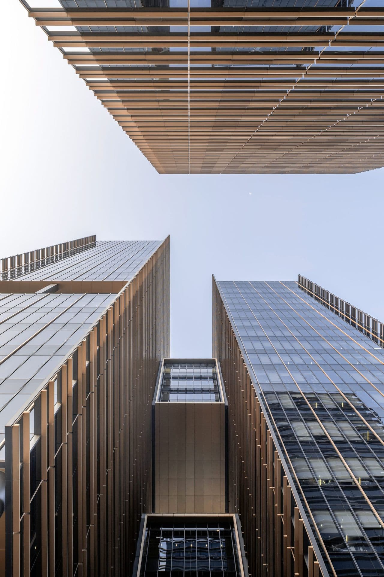 Архитекторы von Gerkan, Marg and Partners (gmp Architects) завершили офисный кампус в северной части Шанхая. Он расположен в районе Цзянвань-Нью-Таун (Jiangwan New Town) в районе Янпу, с коммерческим кварталом Уцзяочан (Wujiaochang) на юге и зелеными насаждениями университетского городка на севере. Архитекторы von Gerkan, Marg and Partners (gmp Architects) завершили офисный кампус в северной части Шанхая. Он расположен в районе Цзянвань-Нью-Таун (Jiangwan New Town) в районе Янпу, с коммерческим кварталом Уцзяочан (Wujiaochang) на юге и зелеными насаждениями университетского городка на севере.