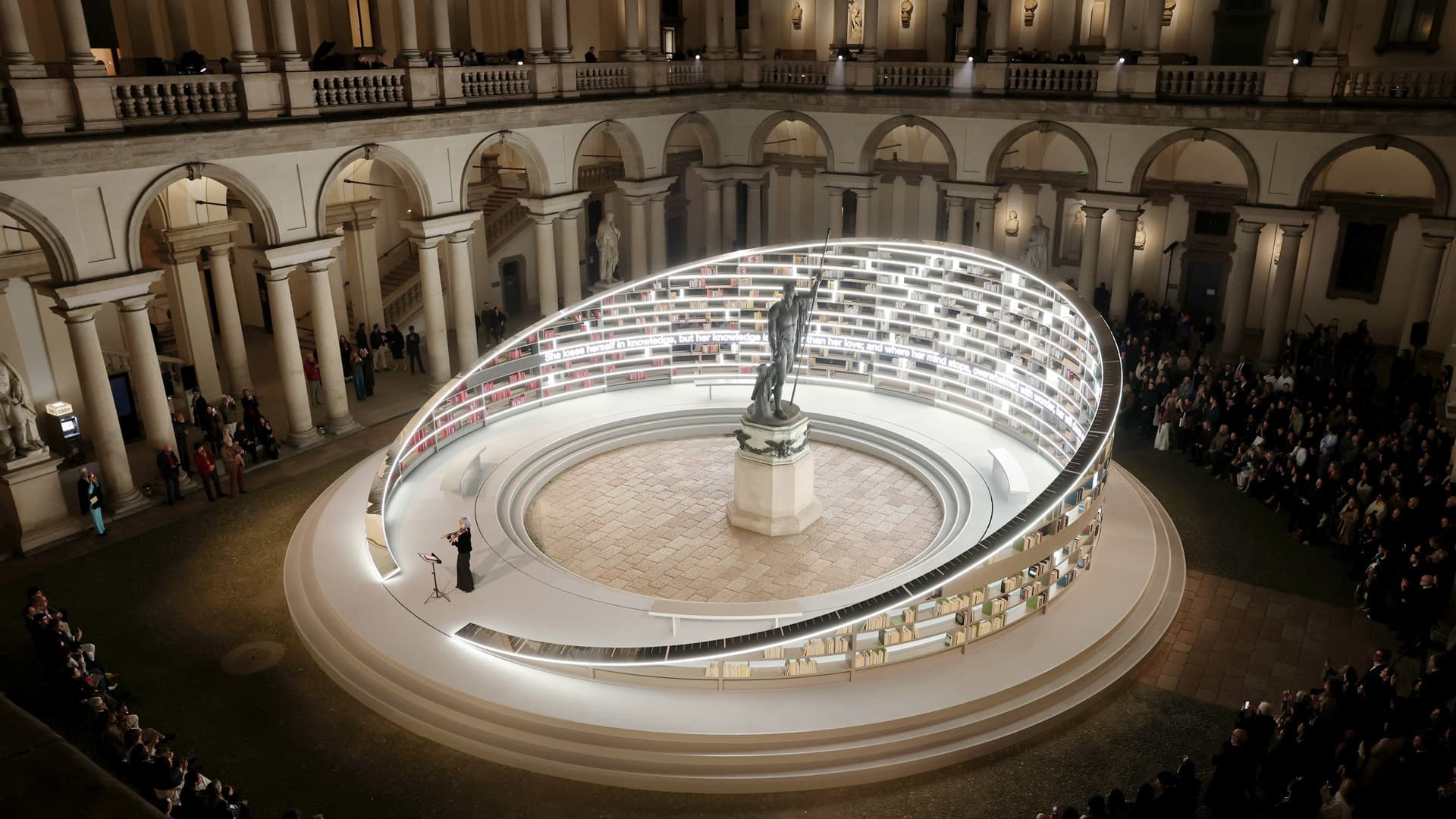 “Библиотека Света” Эс Девлин: Магия знаний в движении на Milan Design Week 2025 — Фото 2 “Библиотека Света” Эс Девлин: Магия знаний в движении на Milan Design Week 2025 — Фото 2