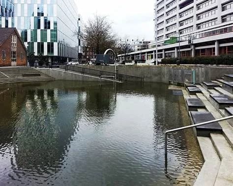 «Водные площади» (Water Squares) в Роттердаме, спроектированные как многофункциональные зоны для временного удержания дождевой воды. «Водные площади» (Water Squares) в Роттердаме, спроектированные как многофункциональные зоны для временного удержания дождевой воды.