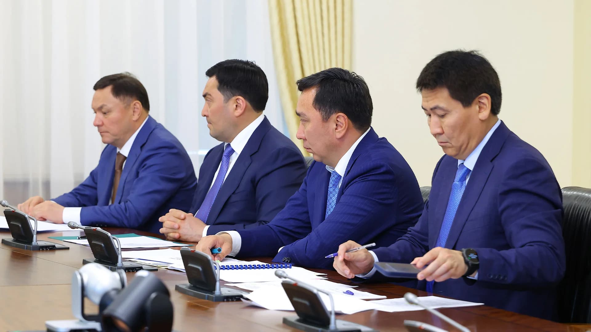 Представители профильных министерств и топ-менеджмента Samruk-Kazyna Construction в ходе анализа выявленных дефектов. Представители профильных министерств и топ-менеджмента Samruk-Kazyna Construction в ходе анализа выявленных дефектов.