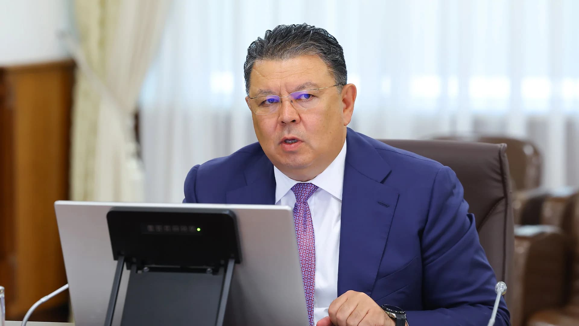 Заместитель Премьер-министра Канат Бозумбаев в ходе обсуждения готовности инженерных сетей и приоритетных промышленных инициатив мегаполиса. Заместитель Премьер-министра Канат Бозумбаев в ходе обсуждения готовности инженерных сетей и приоритетных промышленных инициатив мегаполиса.