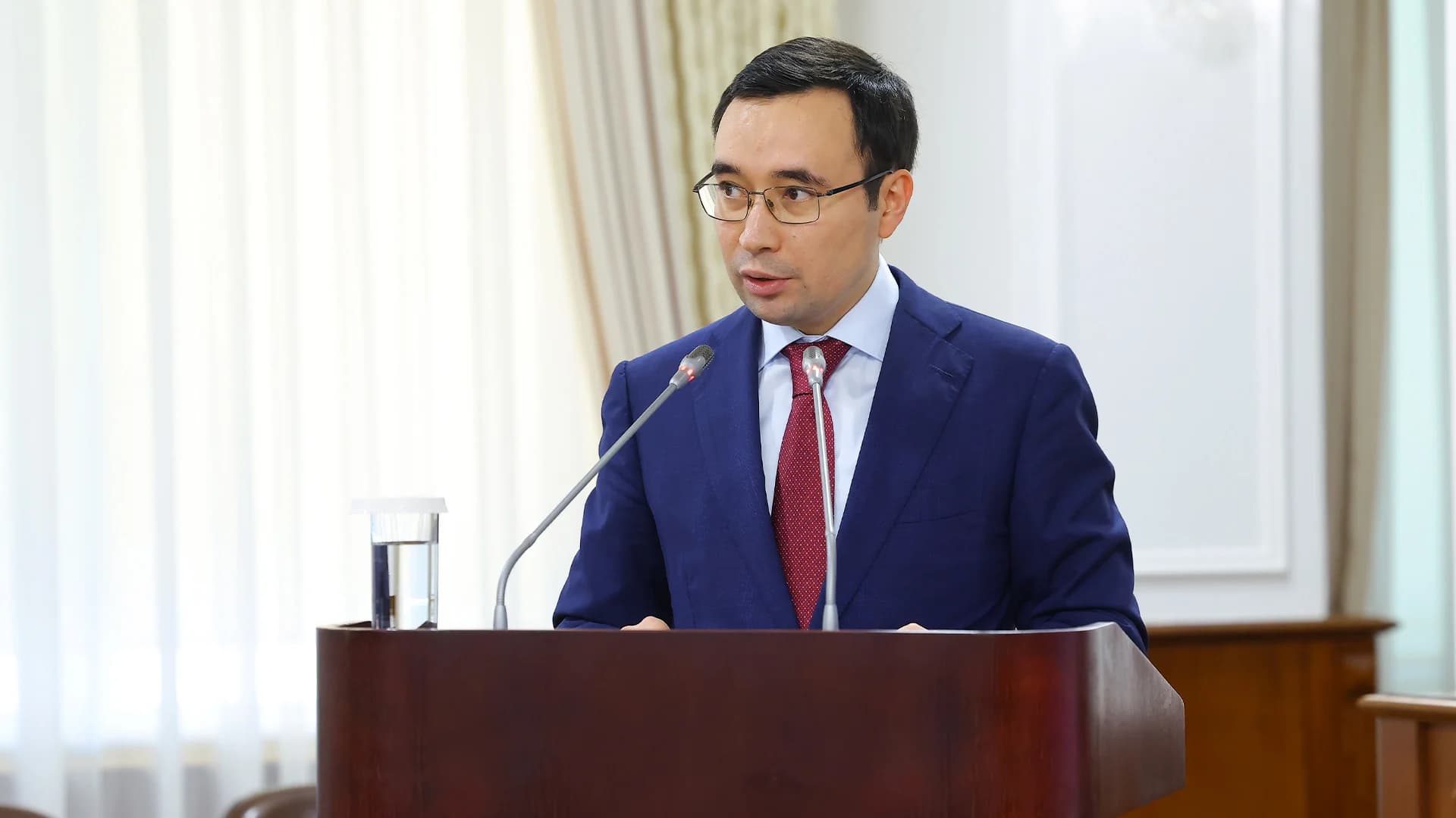 Главный исполнительный директор Alatau City Authority Алишер Абдыкадыров представляет план по формированию нормативной правовой базы и интеграции новых институтов управления. Главный исполнительный директор Alatau City Authority Алишер Абдыкадыров представляет план по формированию нормативной правовой базы и интеграции новых институтов управления.