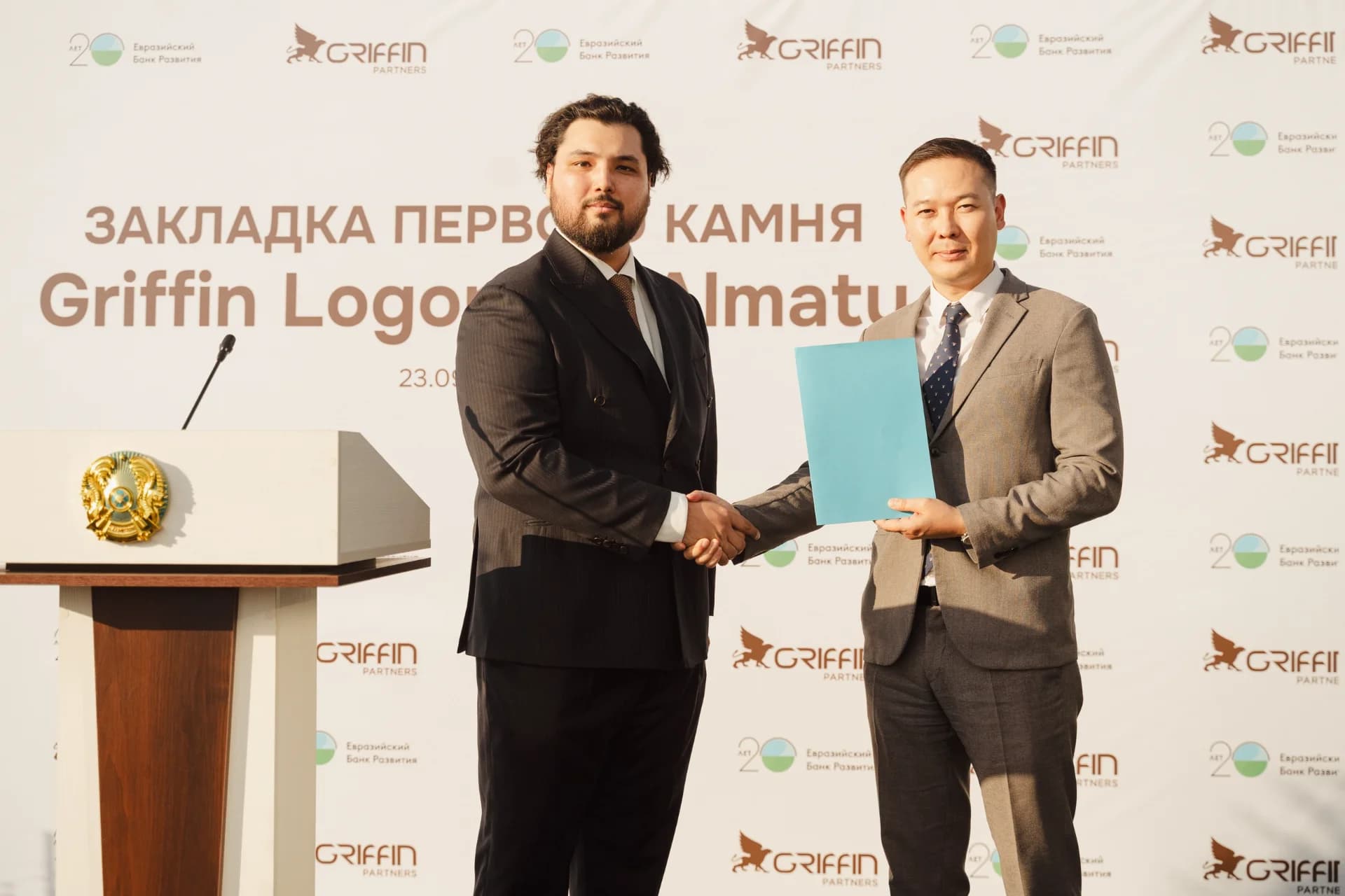 Закрепление стратегических договоренностей между девелопером и ЕАБР, выступающим долгосрочным финансовым партнером проекта. Закрепление стратегических договоренностей между девелопером и ЕАБР, выступающим долгосрочным финансовым партнером проекта.