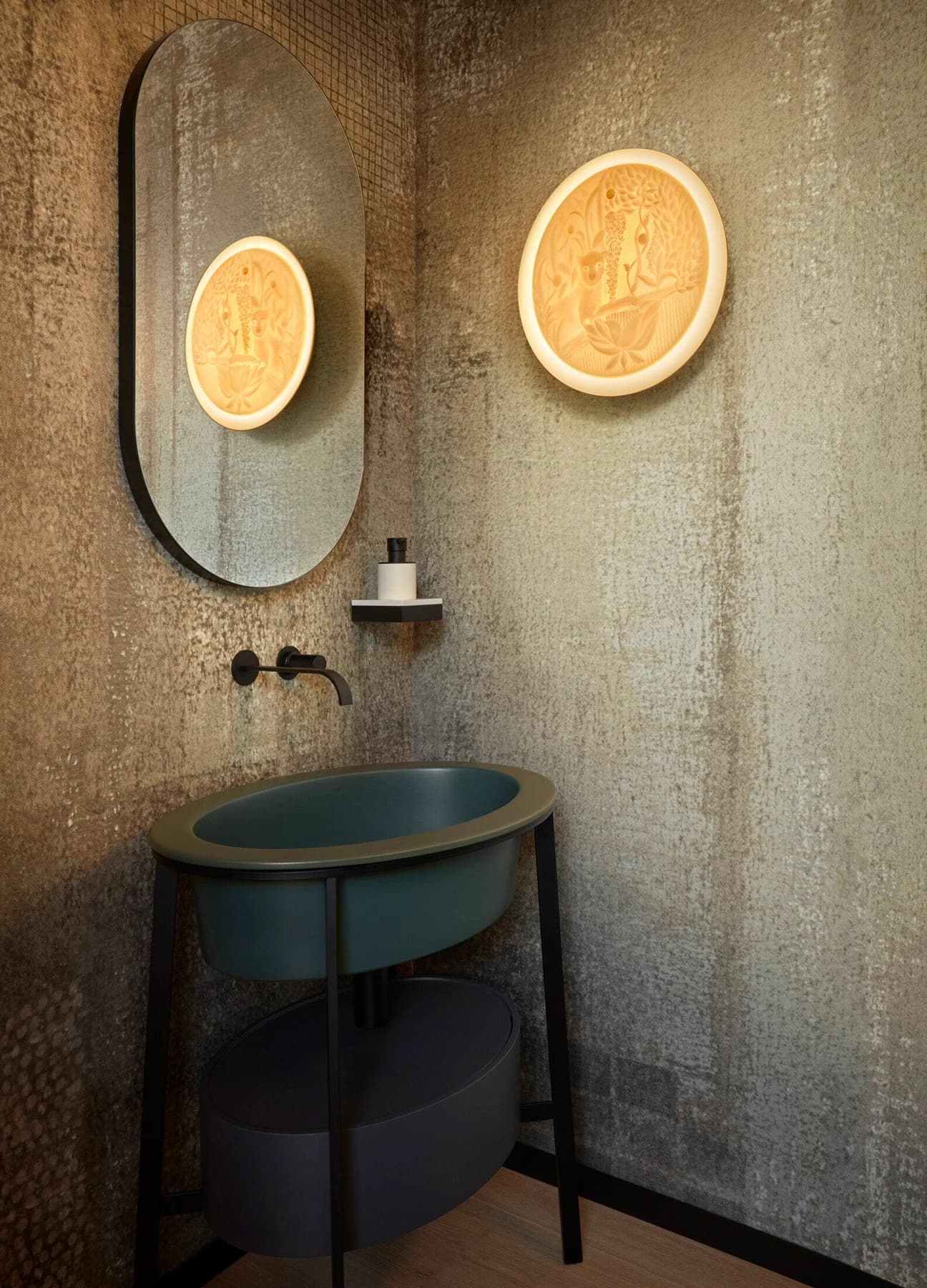 Jungle wall light