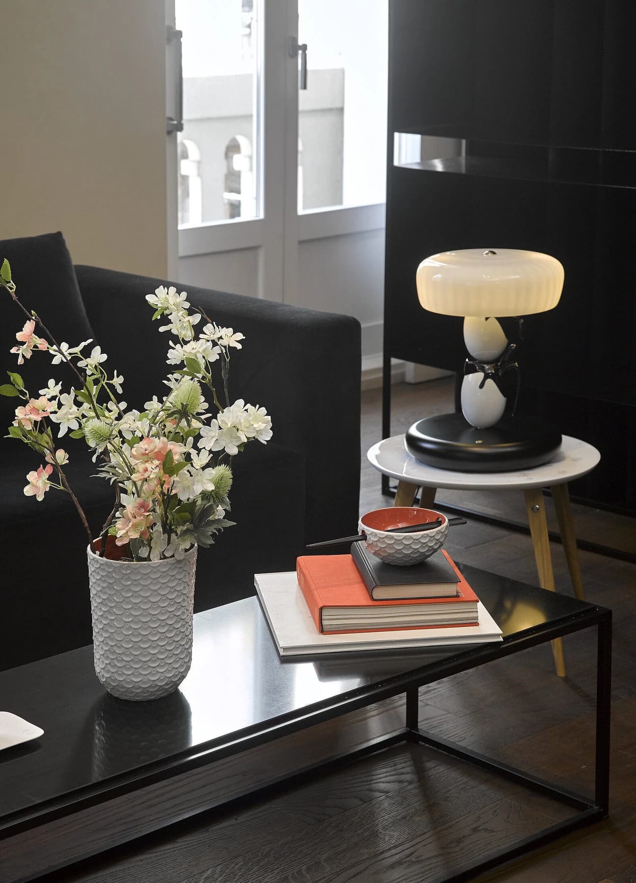 Hairstyle (I/U) Table Lamp
