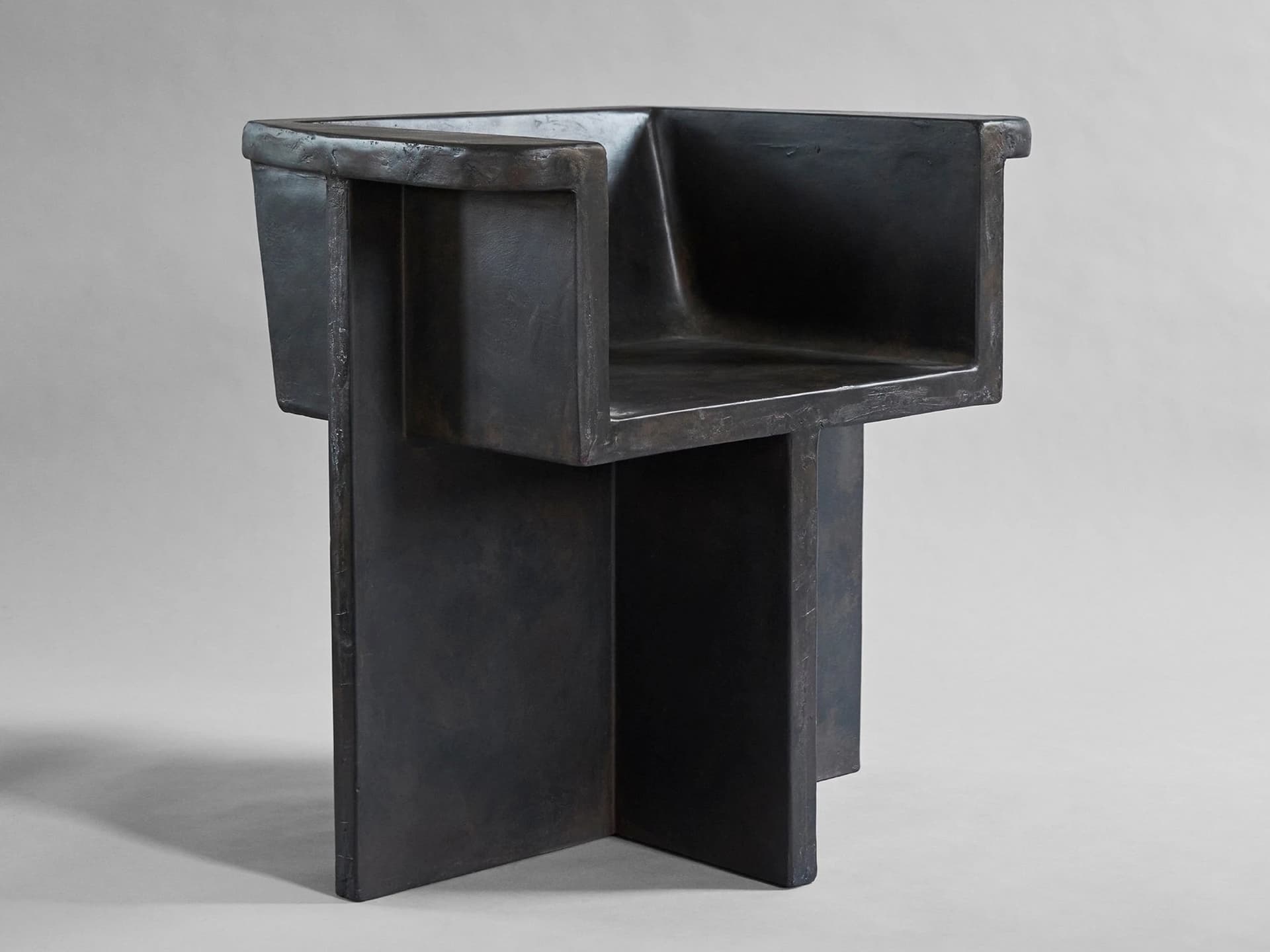 101 Copenhagen
BRUTUS
Fiber cement chair with armrests