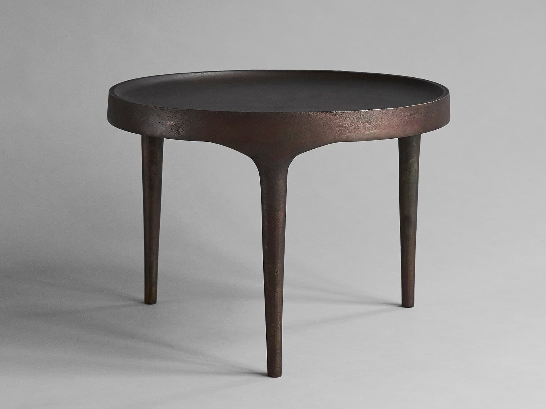 101 Copenhagen
PHANTOM
Round cast iron central coffee table