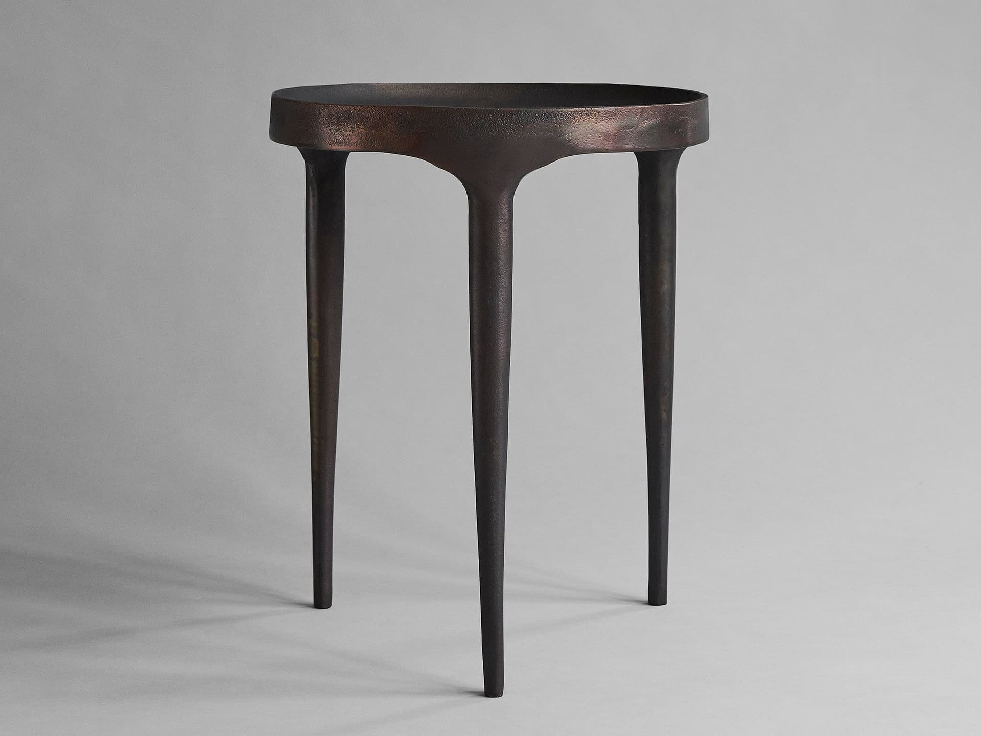 101 Copenhagen
PHANTOM
Round cast iron high side table