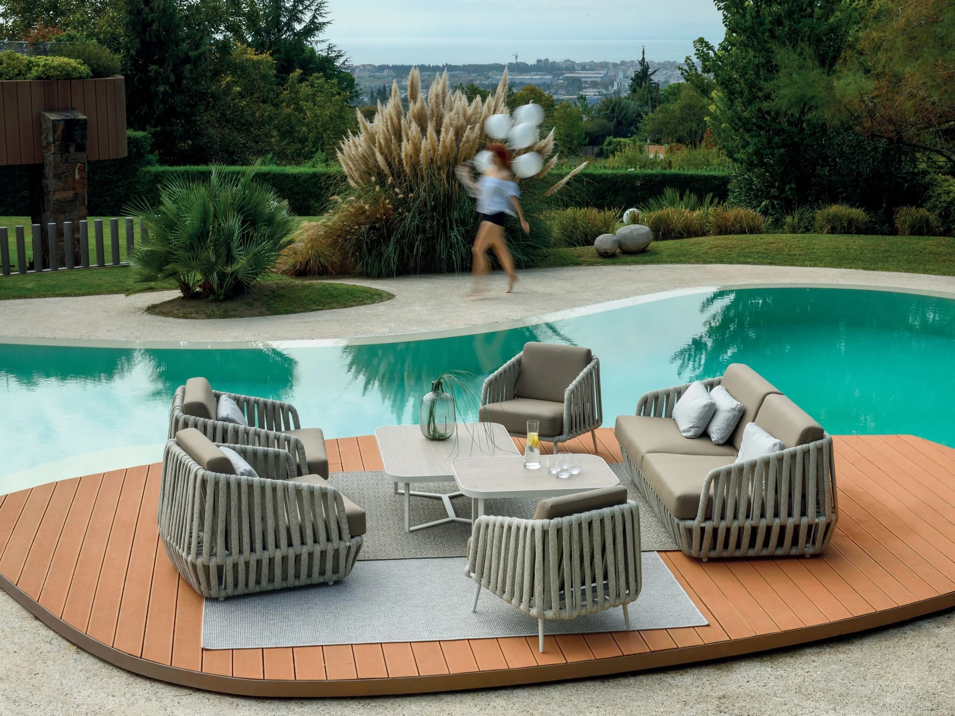 10Deka
LITUS SOFA 2 SEATER
2 seater garden sofa