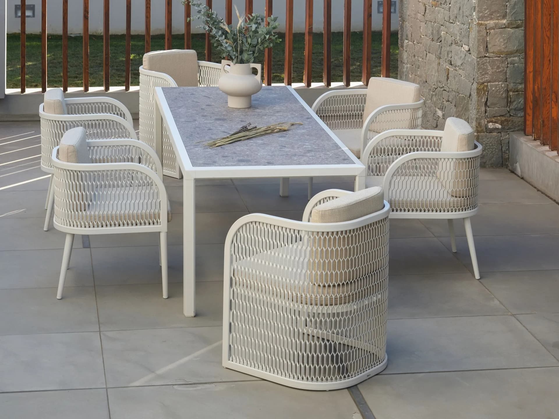 10Deka
VENTURA GRAND DINING ARMCHAIR
Powder coated aluminium garden chair with armrests
