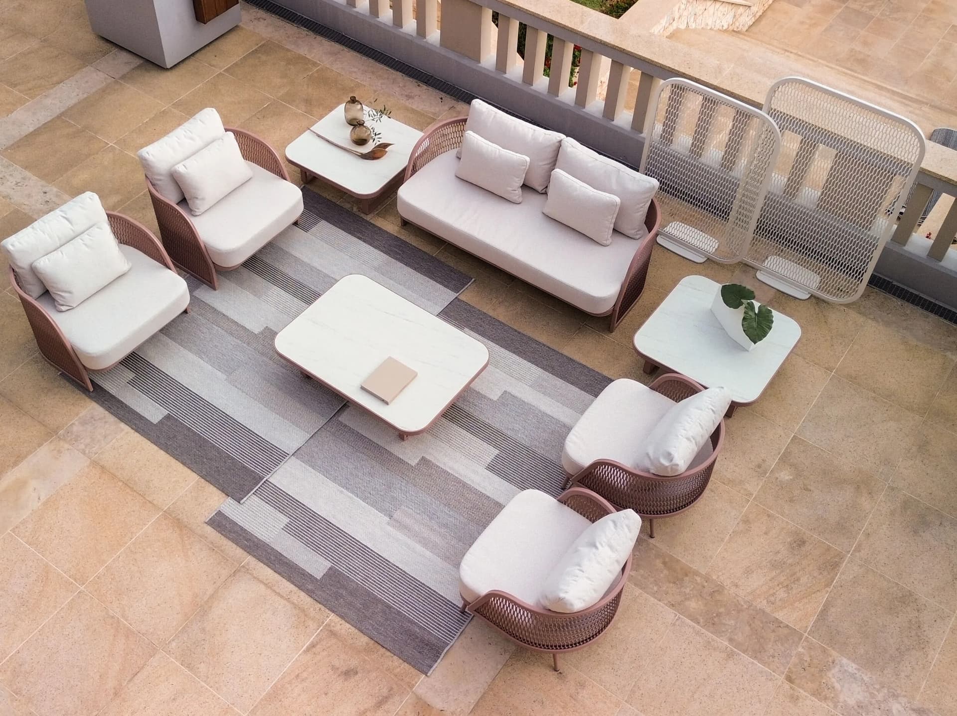 10Deka
VENTURA SOFA 2 SEATER
Powder coated aluminium garden sofa