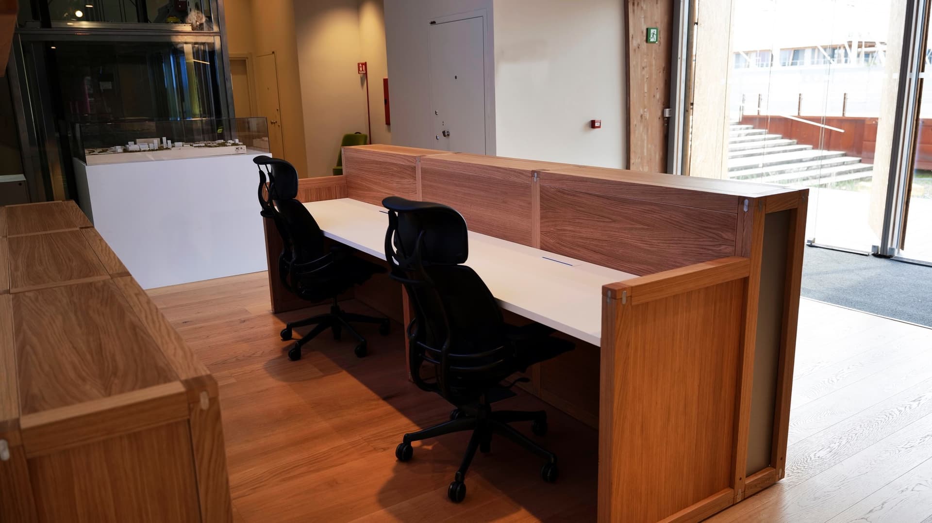 6x6
6X6 - RECEPTION DESK
Oak reception desk