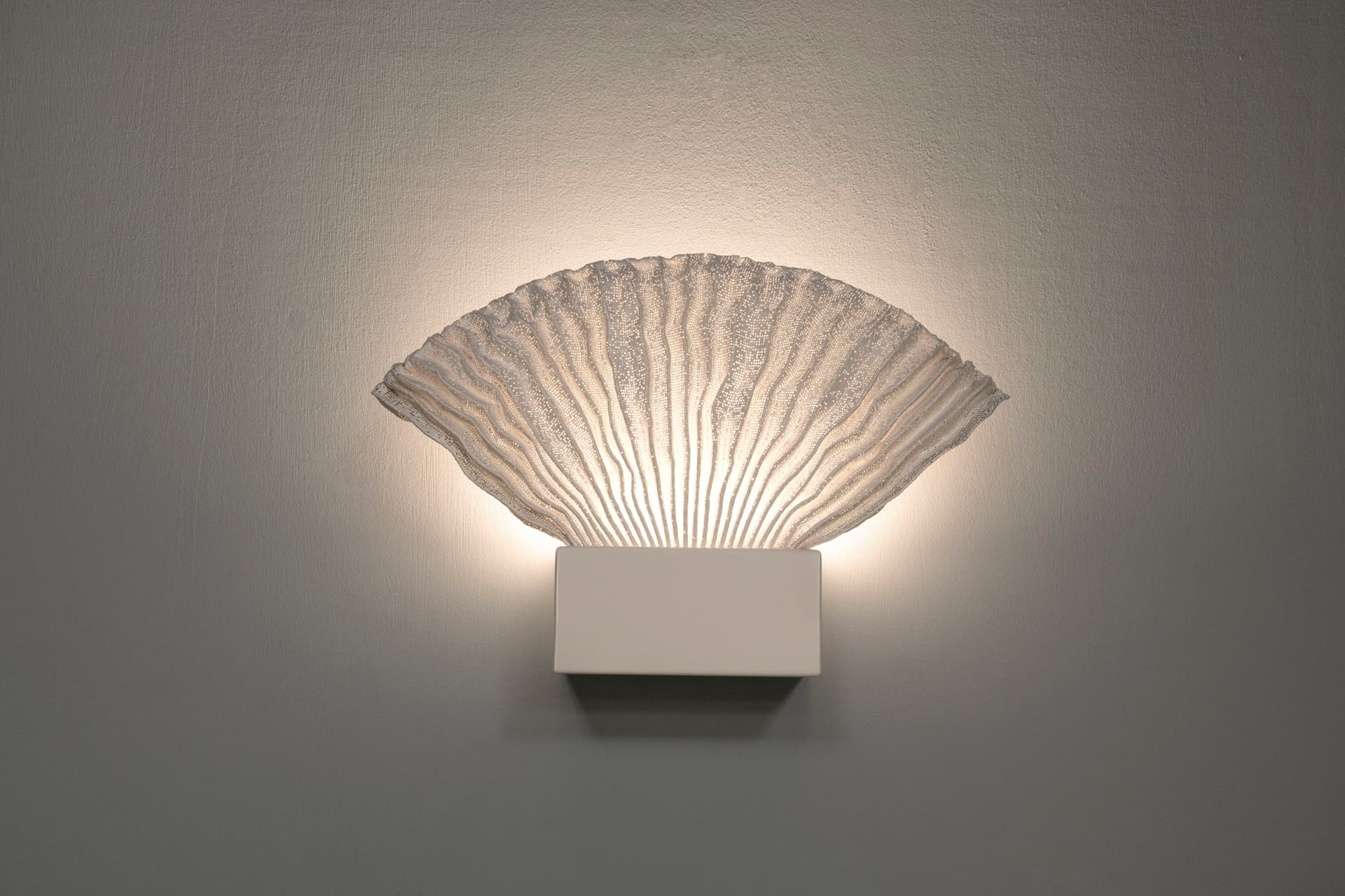 A-Emotional Light
VENUS
LED stainless steel wall light