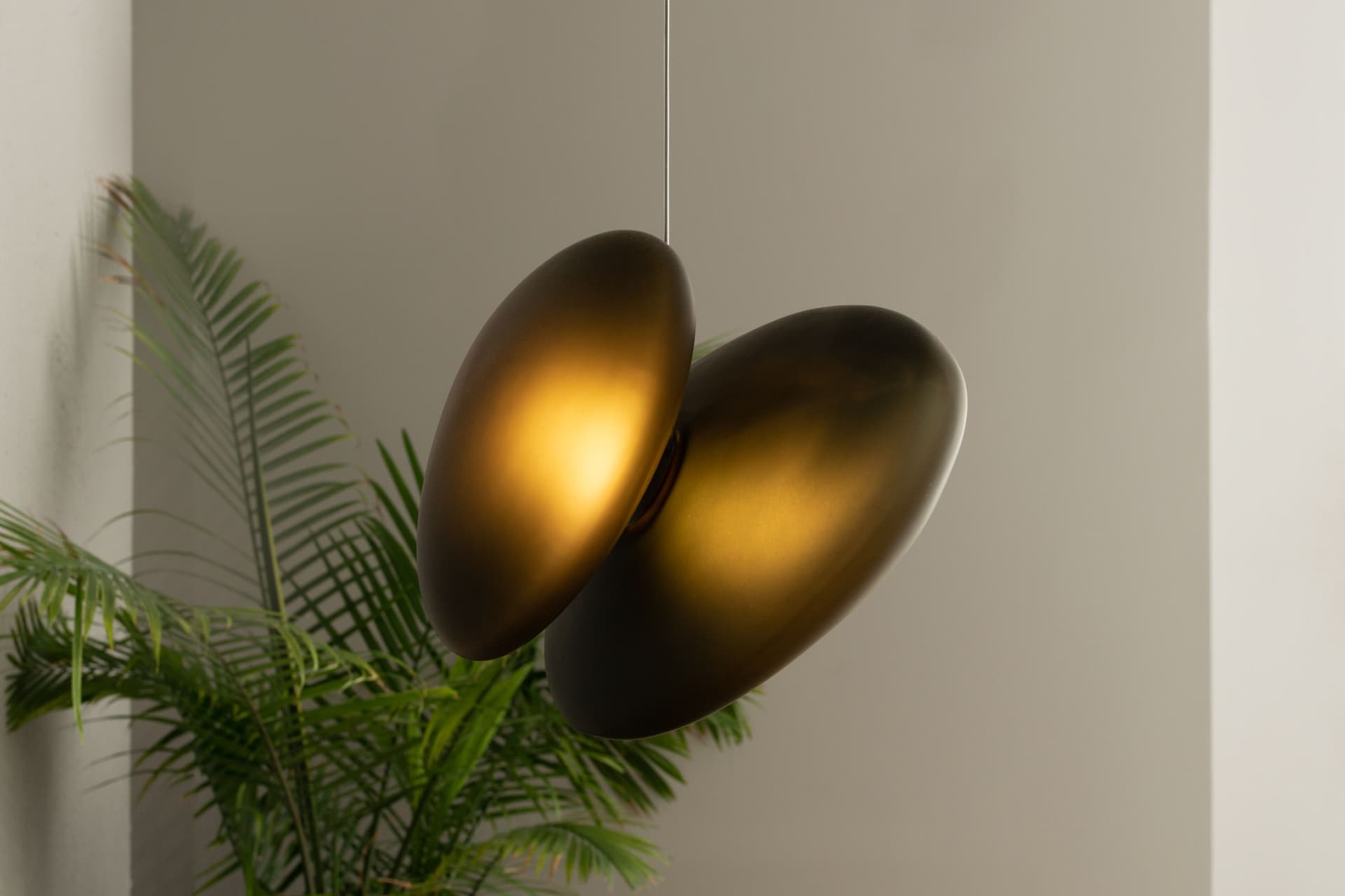 A-N-D
PEBBLE
LED glass pendant lamp