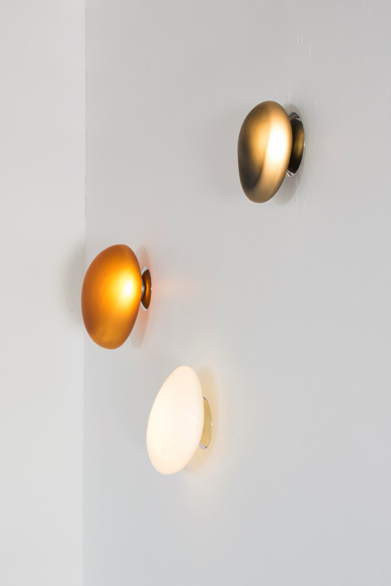 A-N-D
PEBBLE
LED glass wall light
