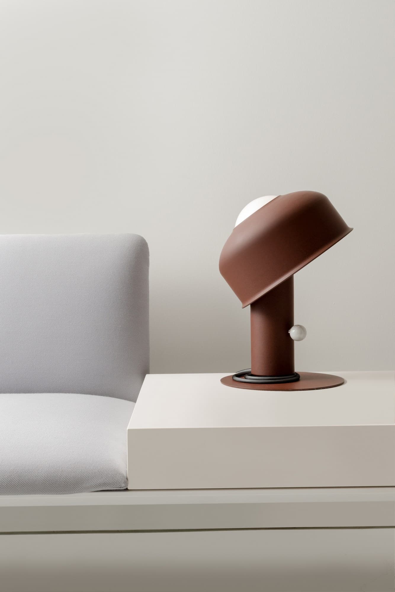 A-N-D
PIVOT
LED aluminium and steel desk lamp