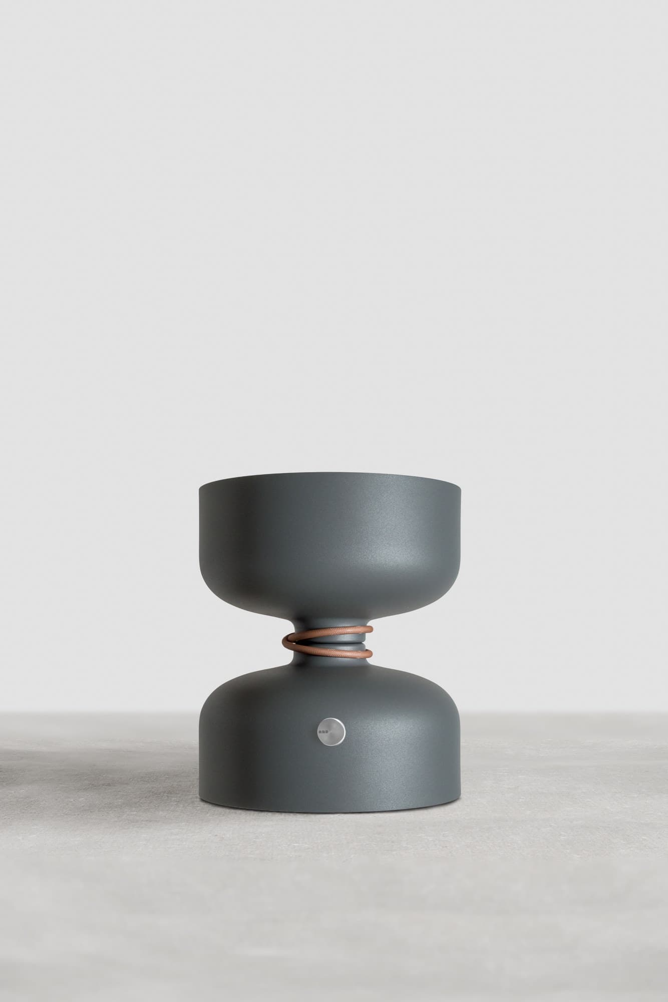 A-N-D
SPOTLIGHT VOLUMES
LED aluminium table lamp