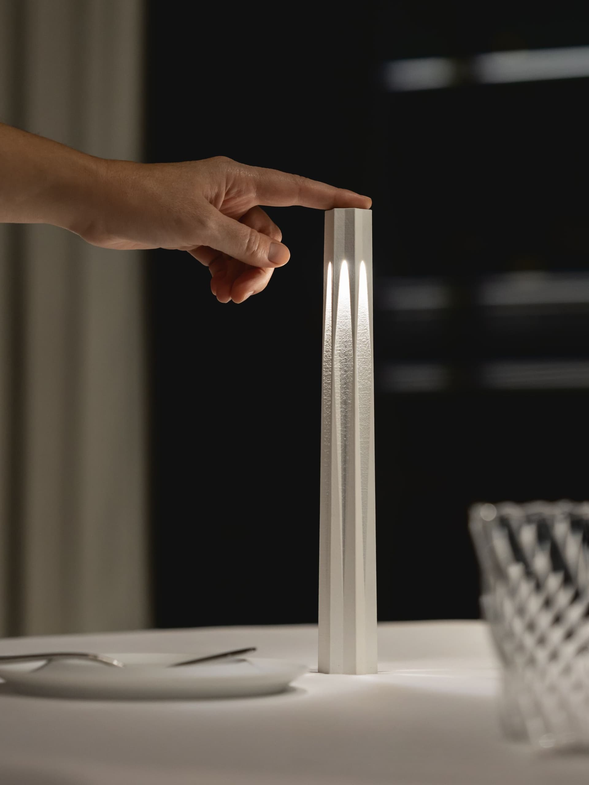 ACCENTO
PLISSÈ
Rechargeable LED table lamp