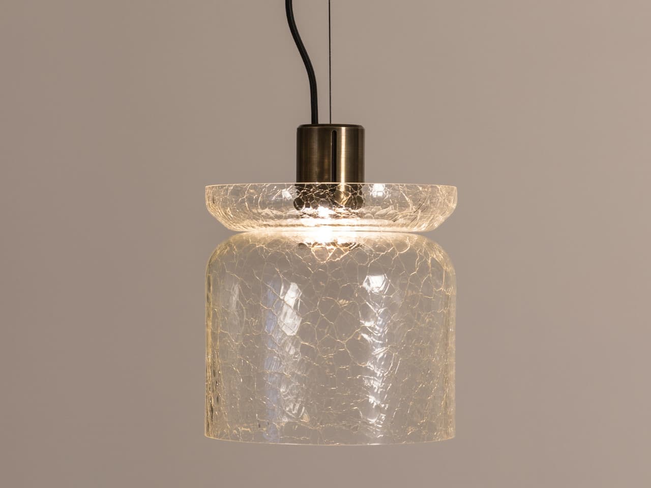 ADesignStudio
GREENWAY CRACKLE S5
LED blown glass pendant lamp