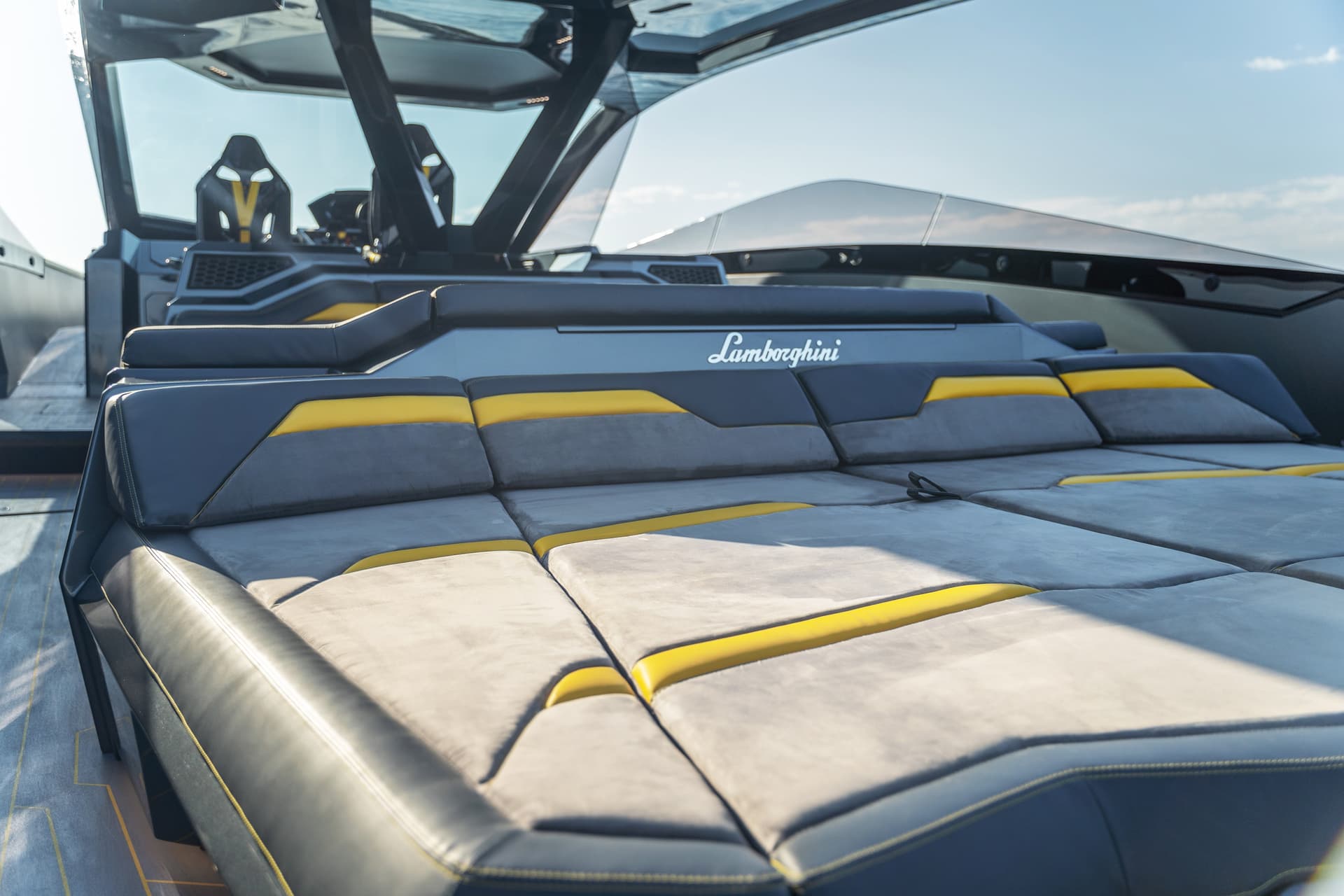 ALCANTARA
ALCANTARA® Exo 5143
Alcantara®