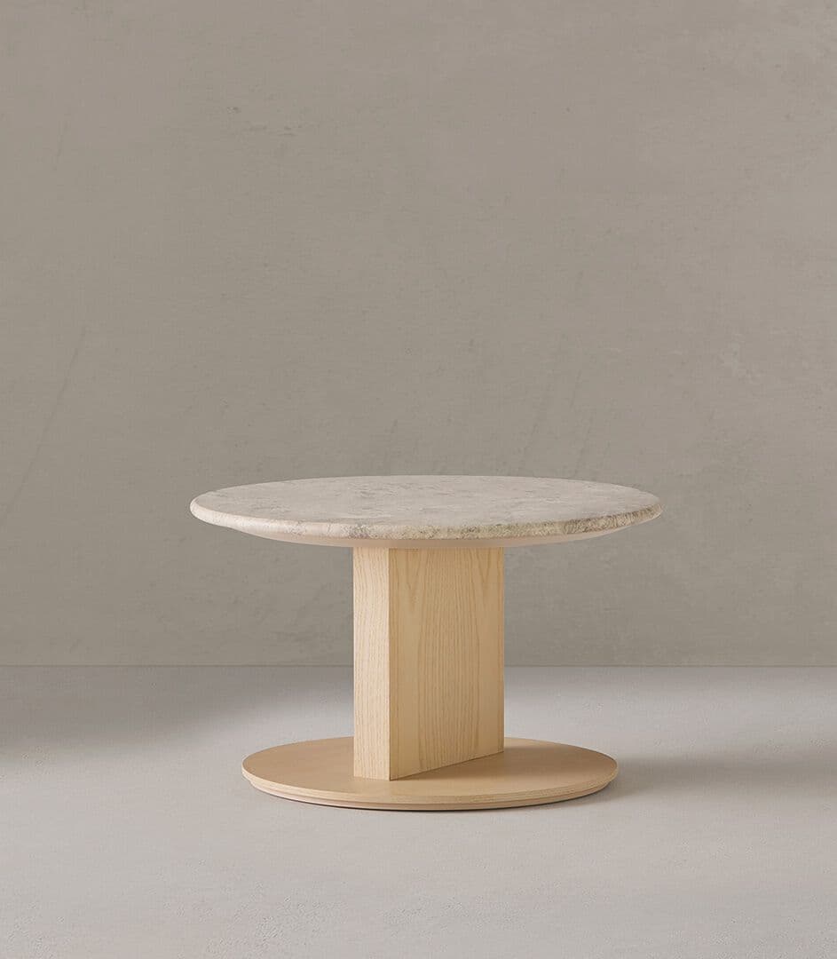 Alexandra
ESTRATO
Round wooden coffee table with marble top