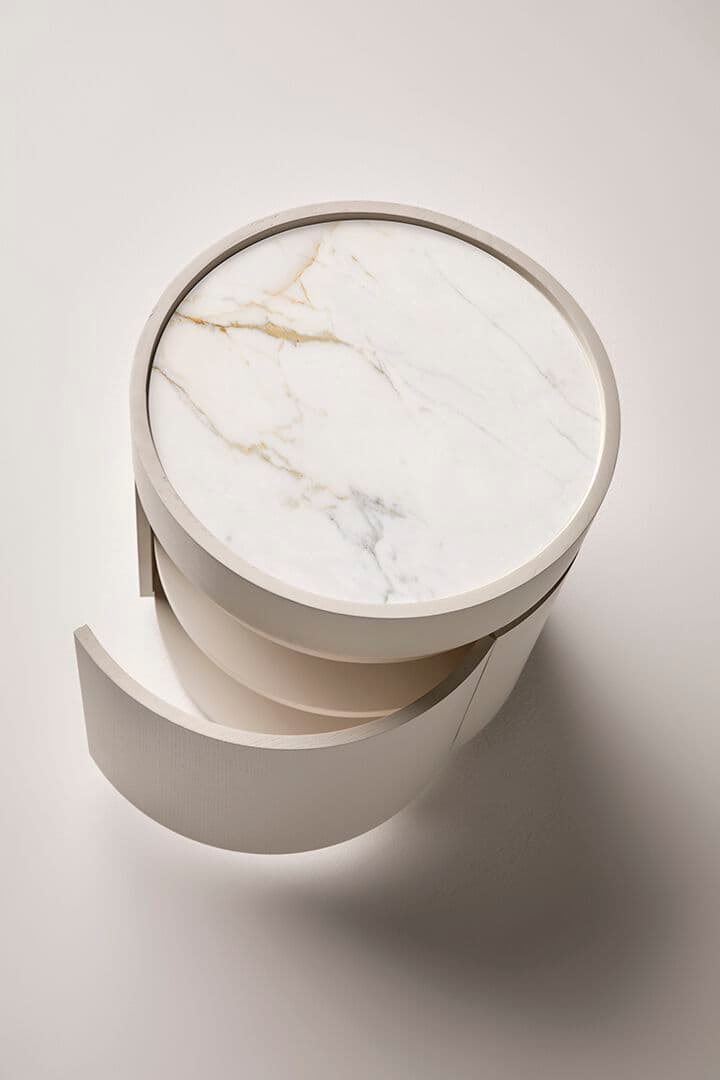 Alexandra
NORA
Round wooden bedside table