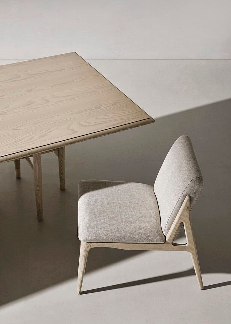 Alexandra
SHI
Upholstered fabric chair