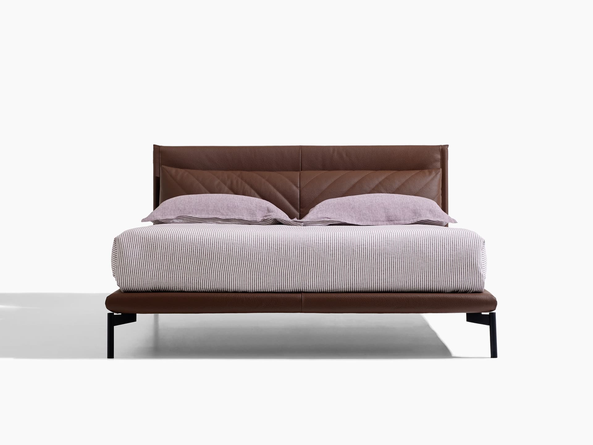 Alto
NEBBIA
Double bed with upholstered headboard