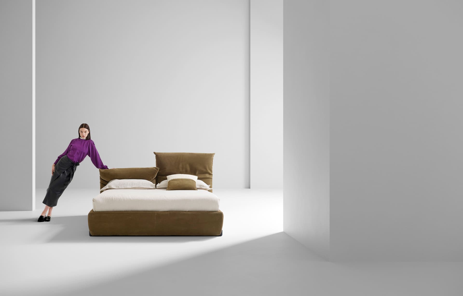 Alto
REVERSO
Upholstered leather double bed