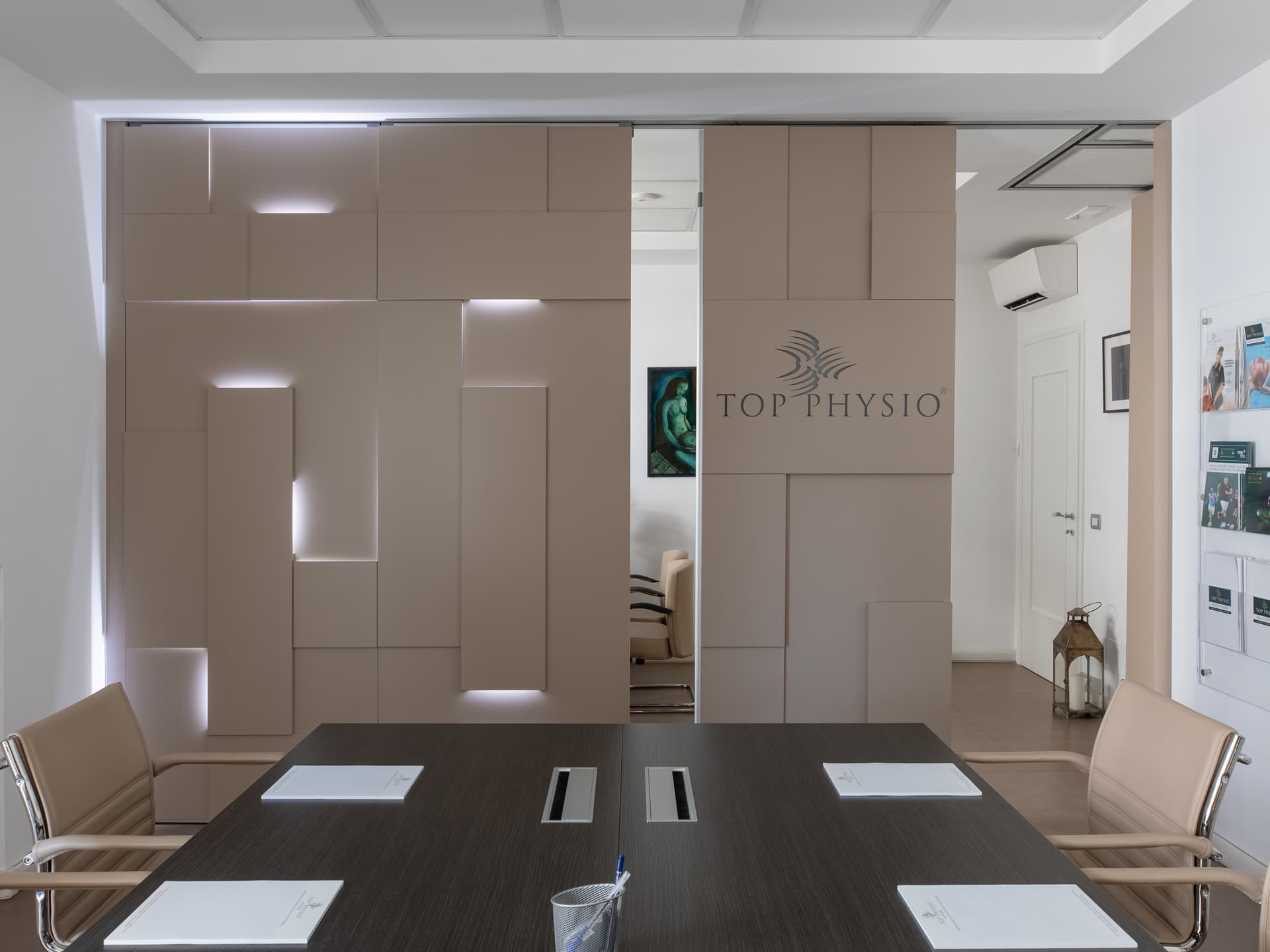 ANAUNIA
SHINE WALLS
Movable design partitions