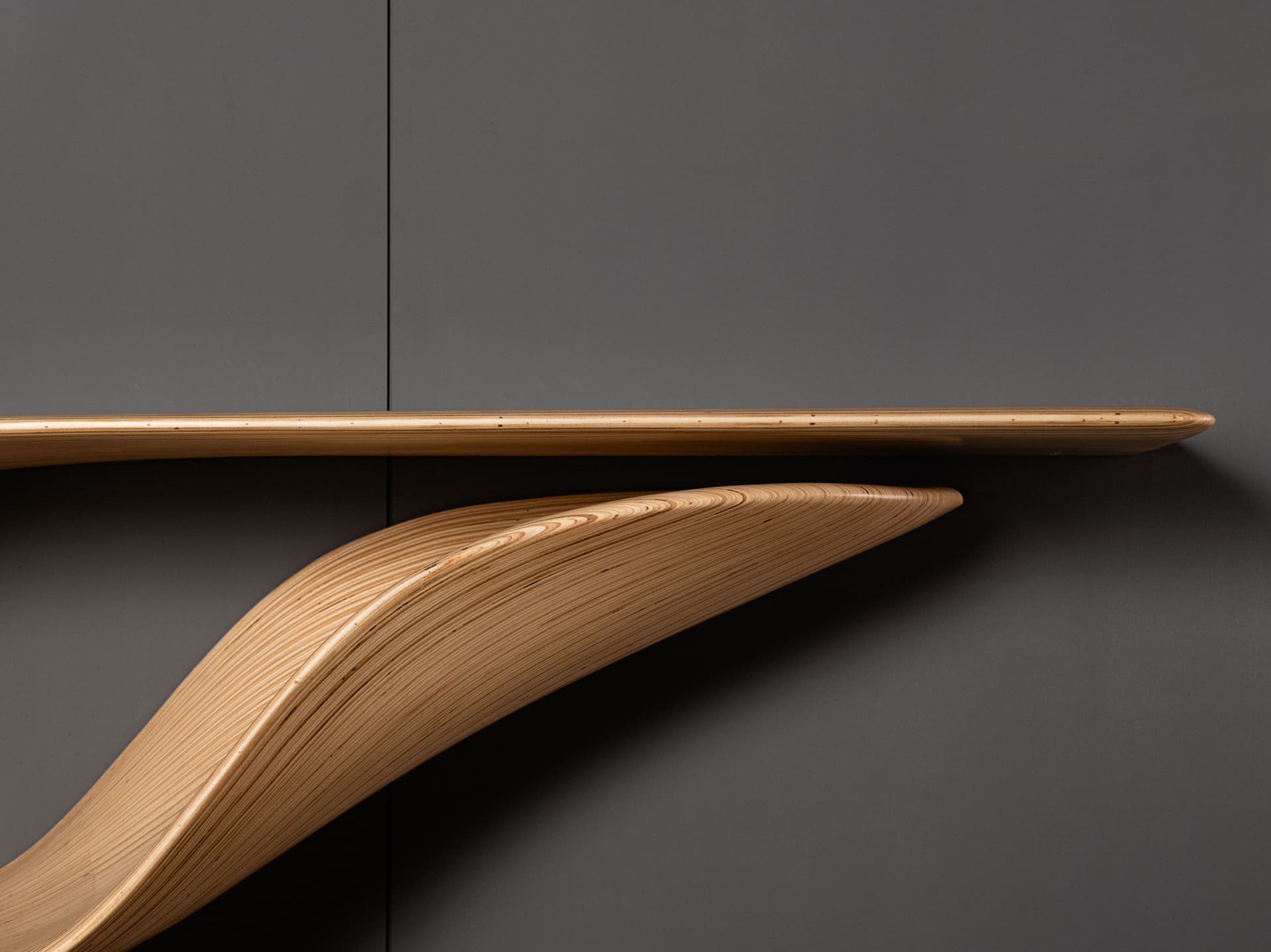 andblack
LOOP LEAF CONSOLE
Wall-mounted plywood console table
