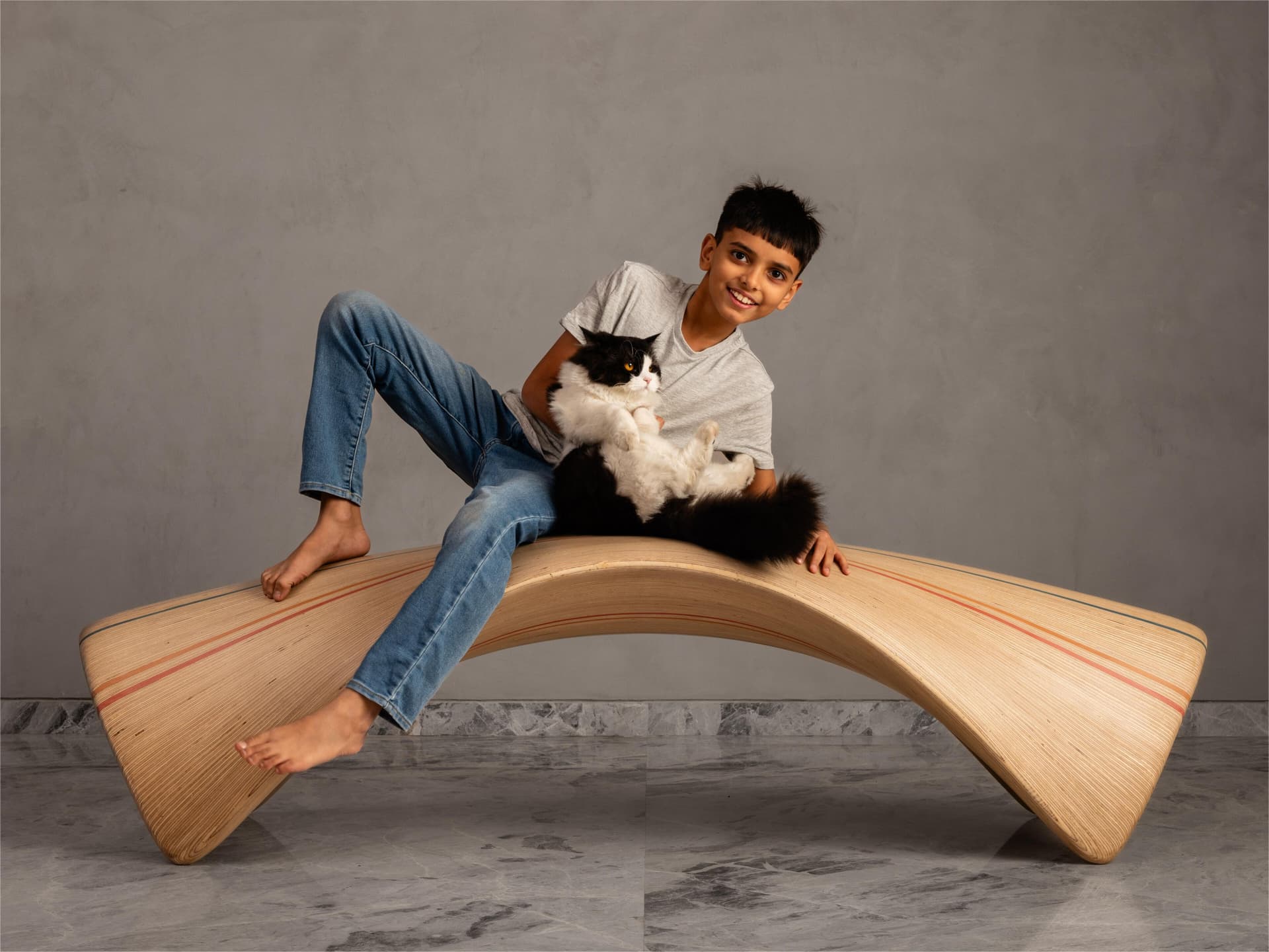 andblack
LOOP QUAD
Plywood bench