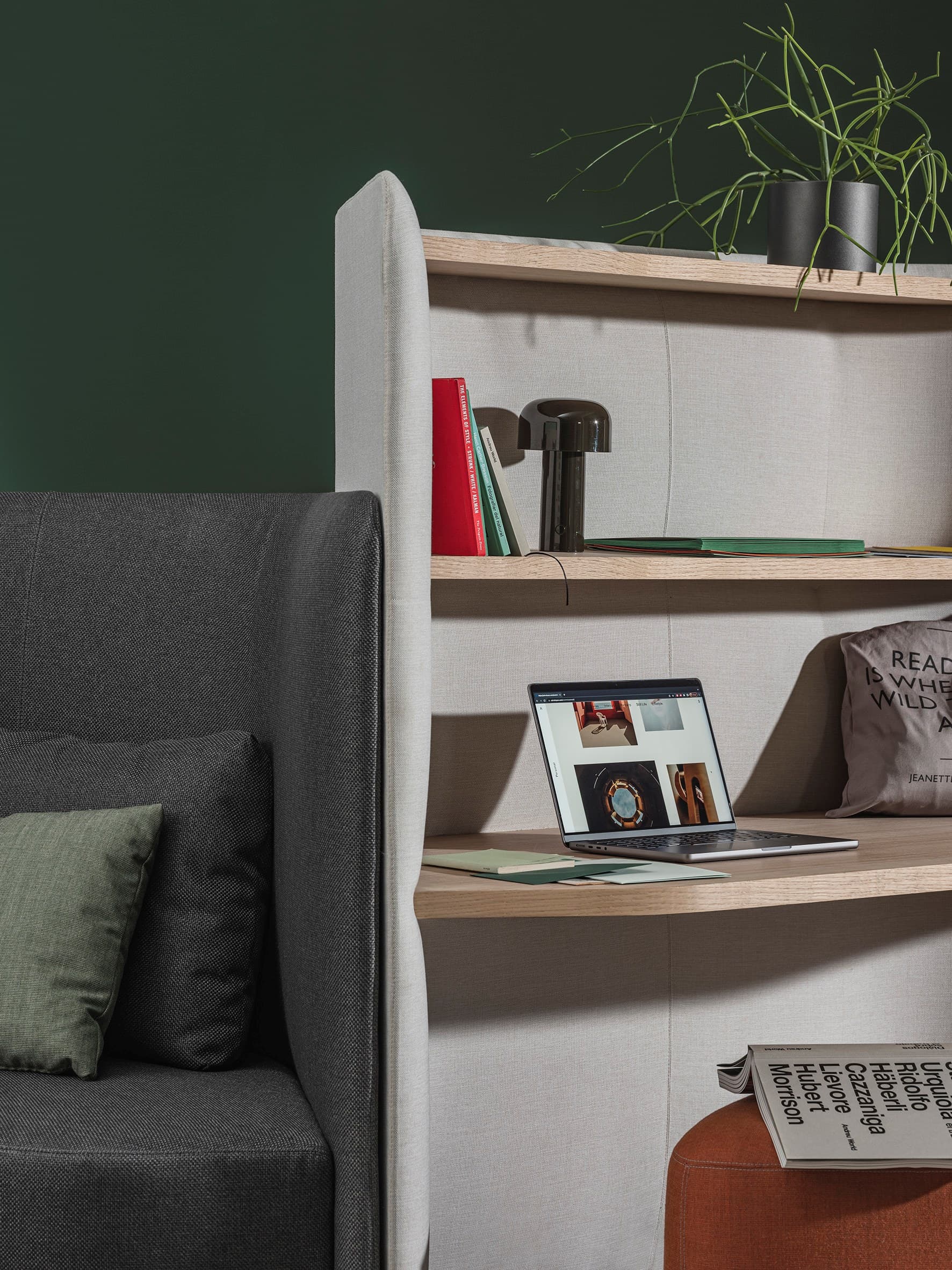 Andreu World
IN OUT OFFICE ME2261
Workstation desk with casters with sound absorbing screens