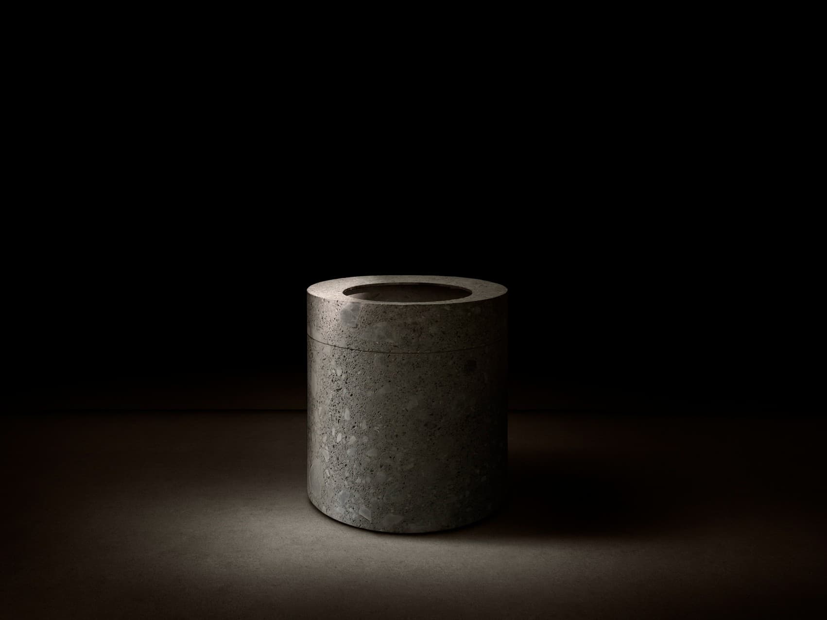 Antoniolupi
ANIMA LIQUIDA
Freestanding round natural stone washbasin